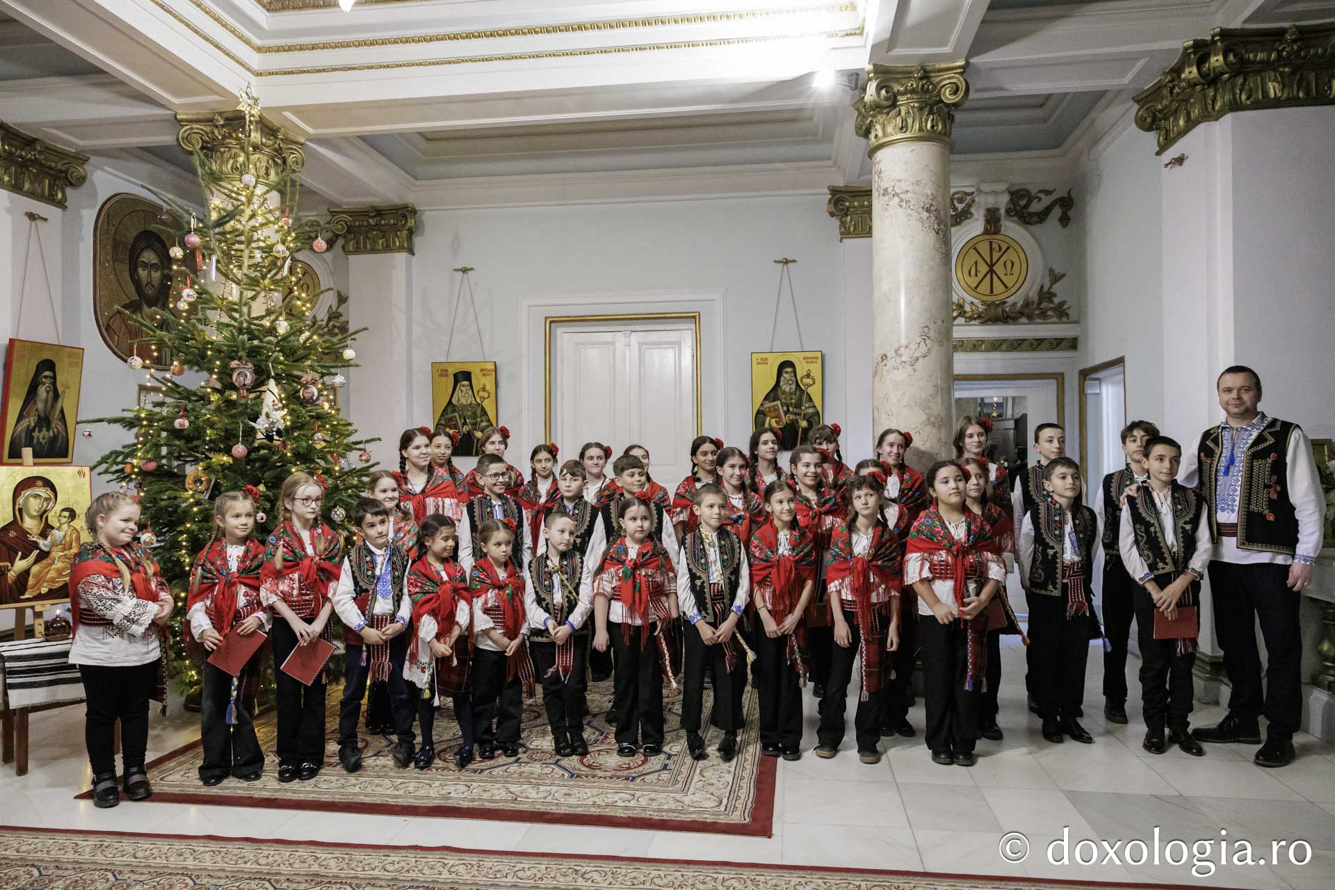 Corul Stejărelul, Bârnova – Colindători la Reședința Mitropolitană 2025