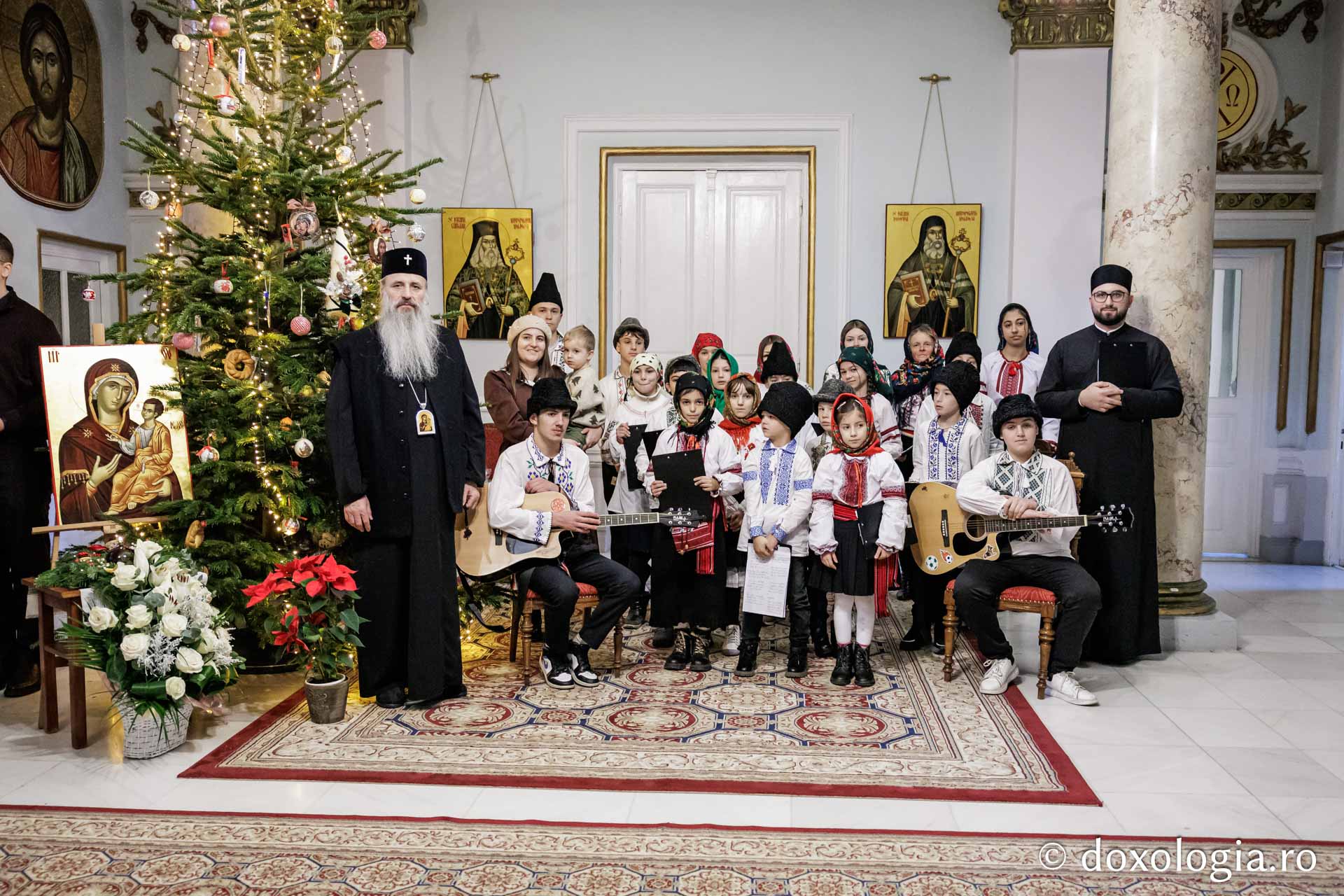 Parohia Mitoc din Protopopiatul Hârlău – Colindători la Reședința Mitropolitană 2025