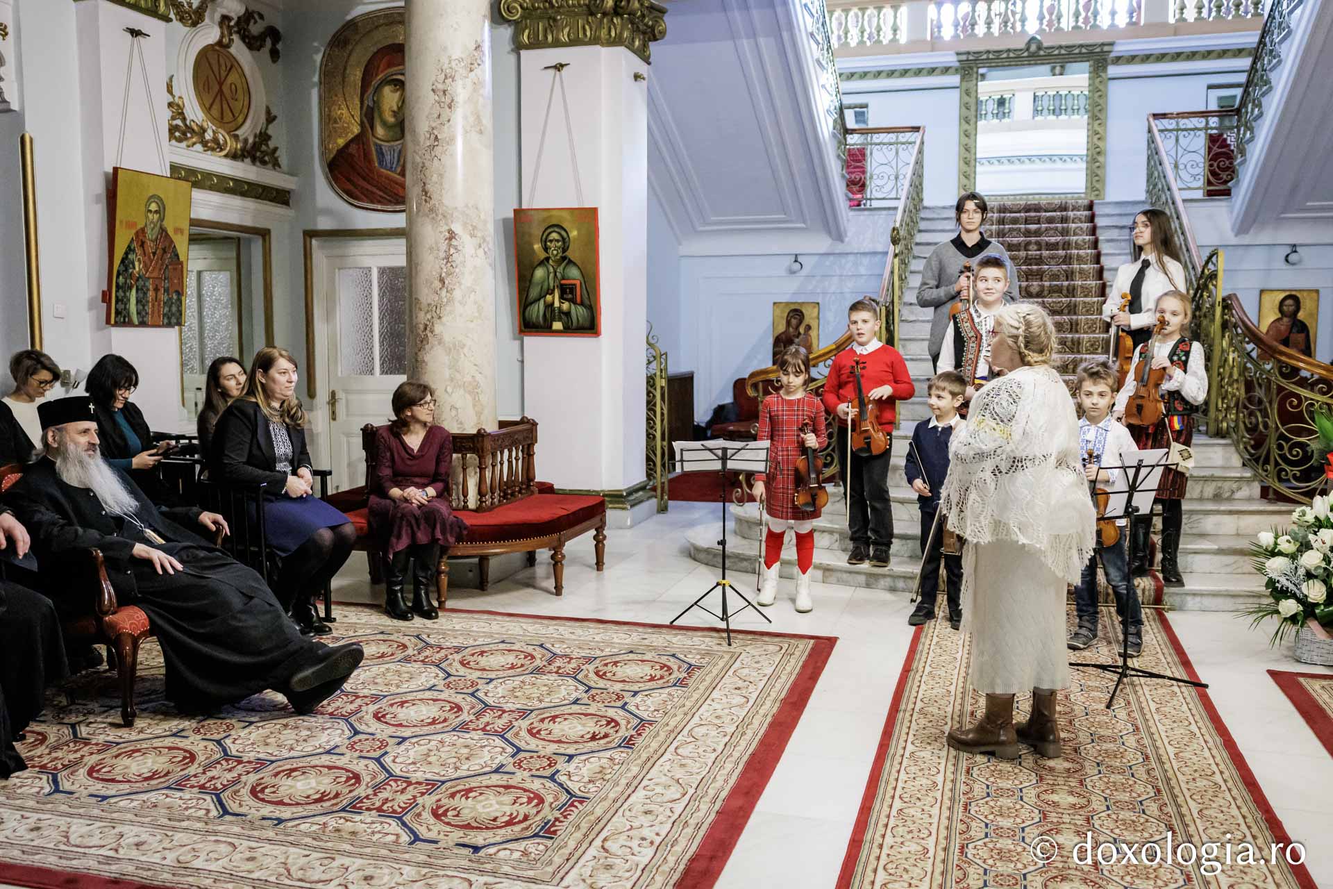 Colegiul de Artă „Octav Băncilă” Iași – Colindători la Reședința Mitropolitană 2025