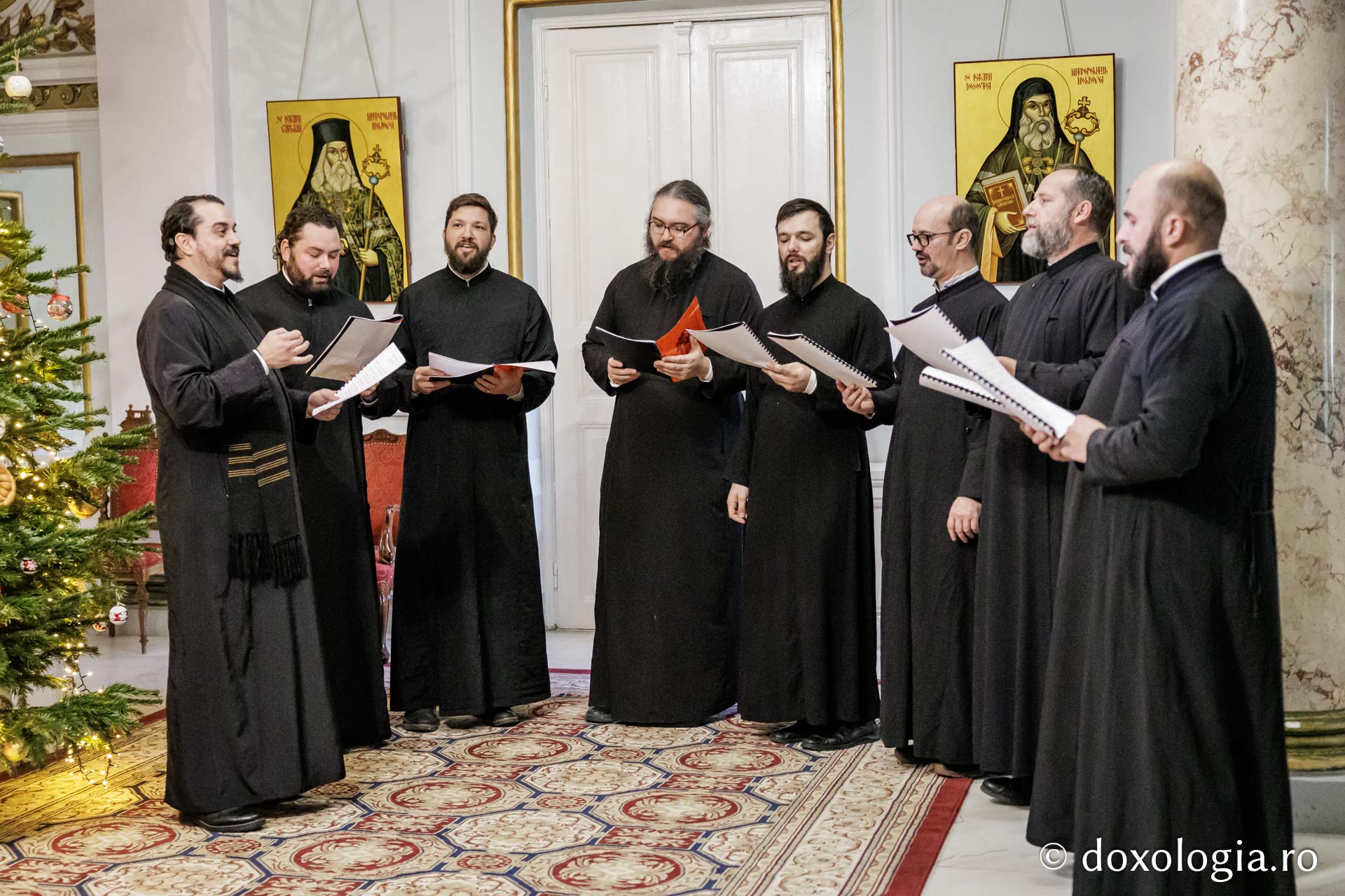 Corul Apostolii – Colindători la Reședința Mitropolitană 2025