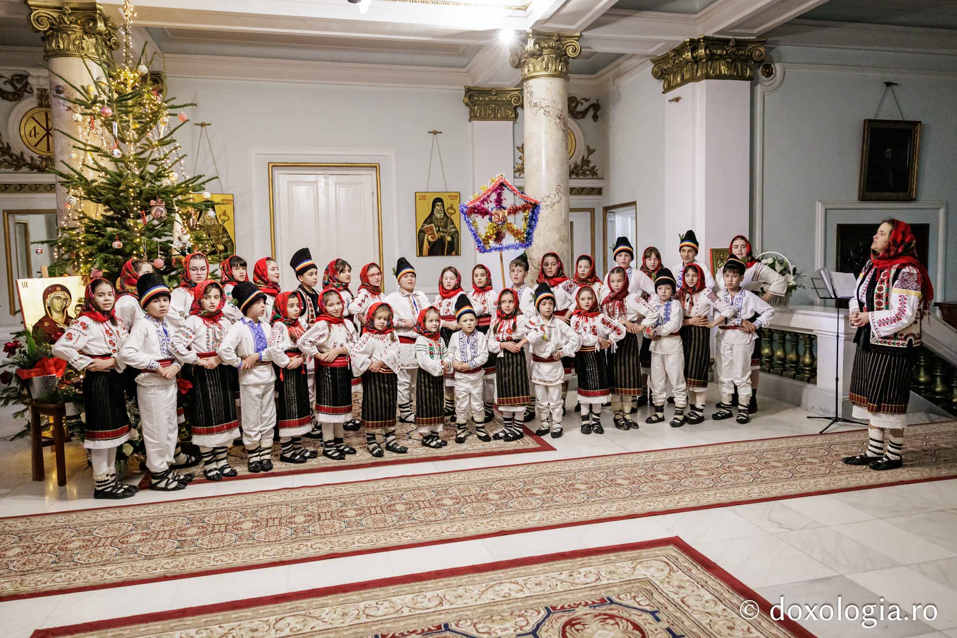 Ansamblul Hurgheșul și Hurgheșelu din parohia Feredeni – Colindători la Reședința Mitropolitană 2025