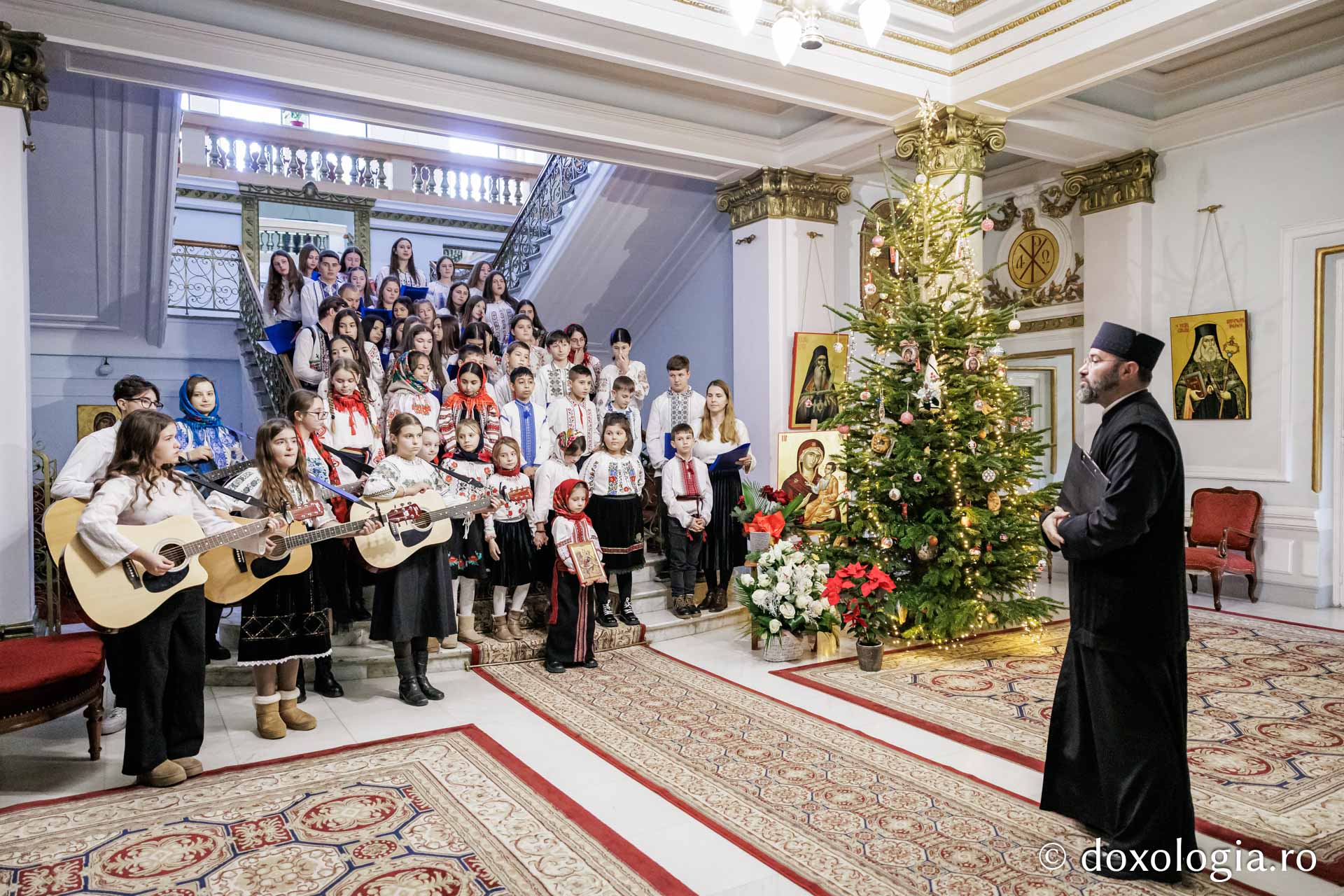 Parohia Rădeni din Protopopiatul Tg. Neamț – Colindători la Reședința Mitropolitană 2025