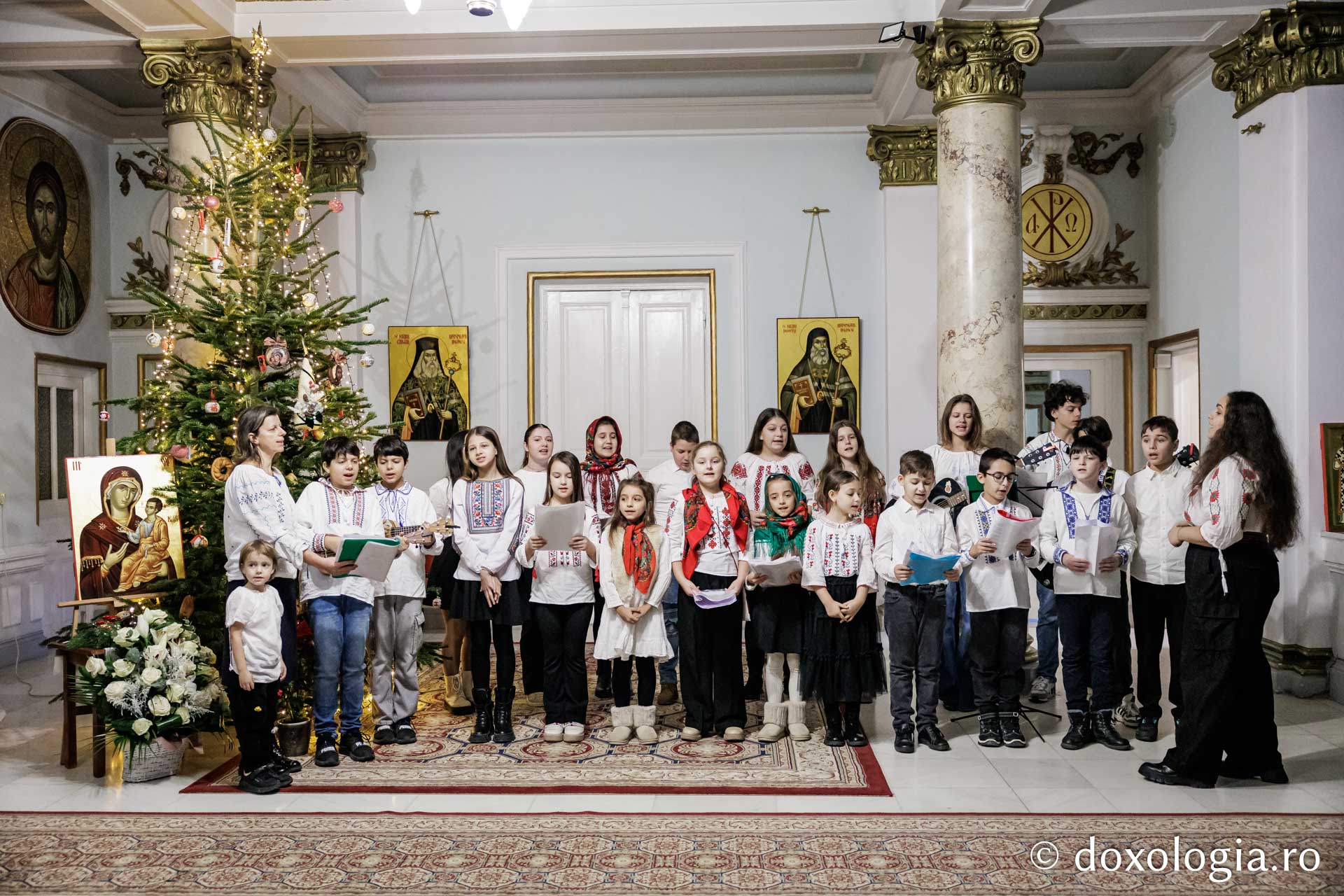 Parohia Lețcani III – Colindători la Reședința Mitropolitană 2025