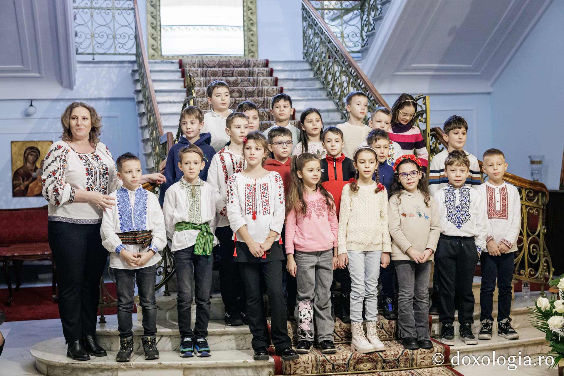 Școala Gimnazială „Ștefan Bârsănescu" din Iași – Colindători la Reședința Mitropolitană 2025