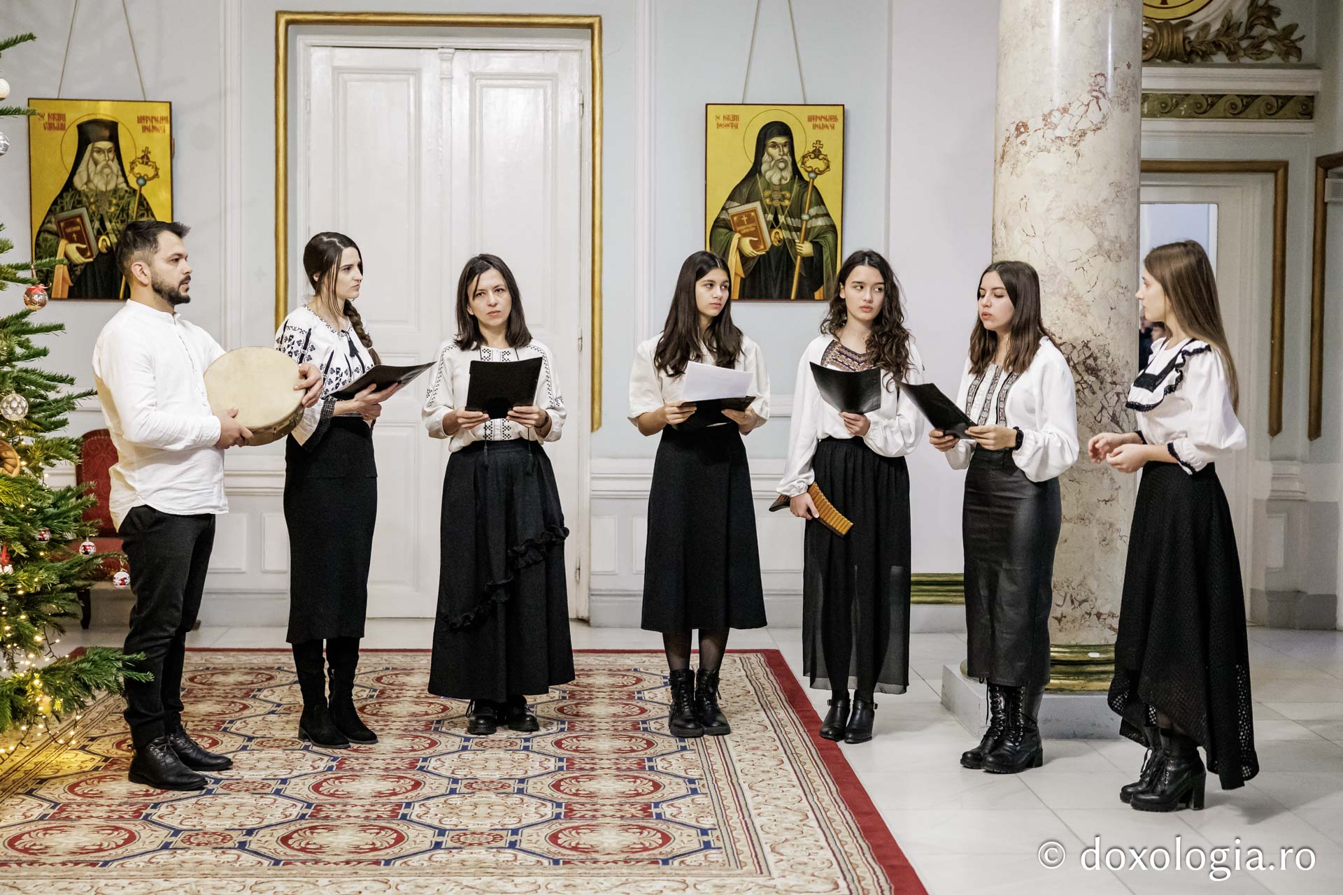 Grupul „Ai Mariei” – Colindători la Reședința Mitropolitană 2025