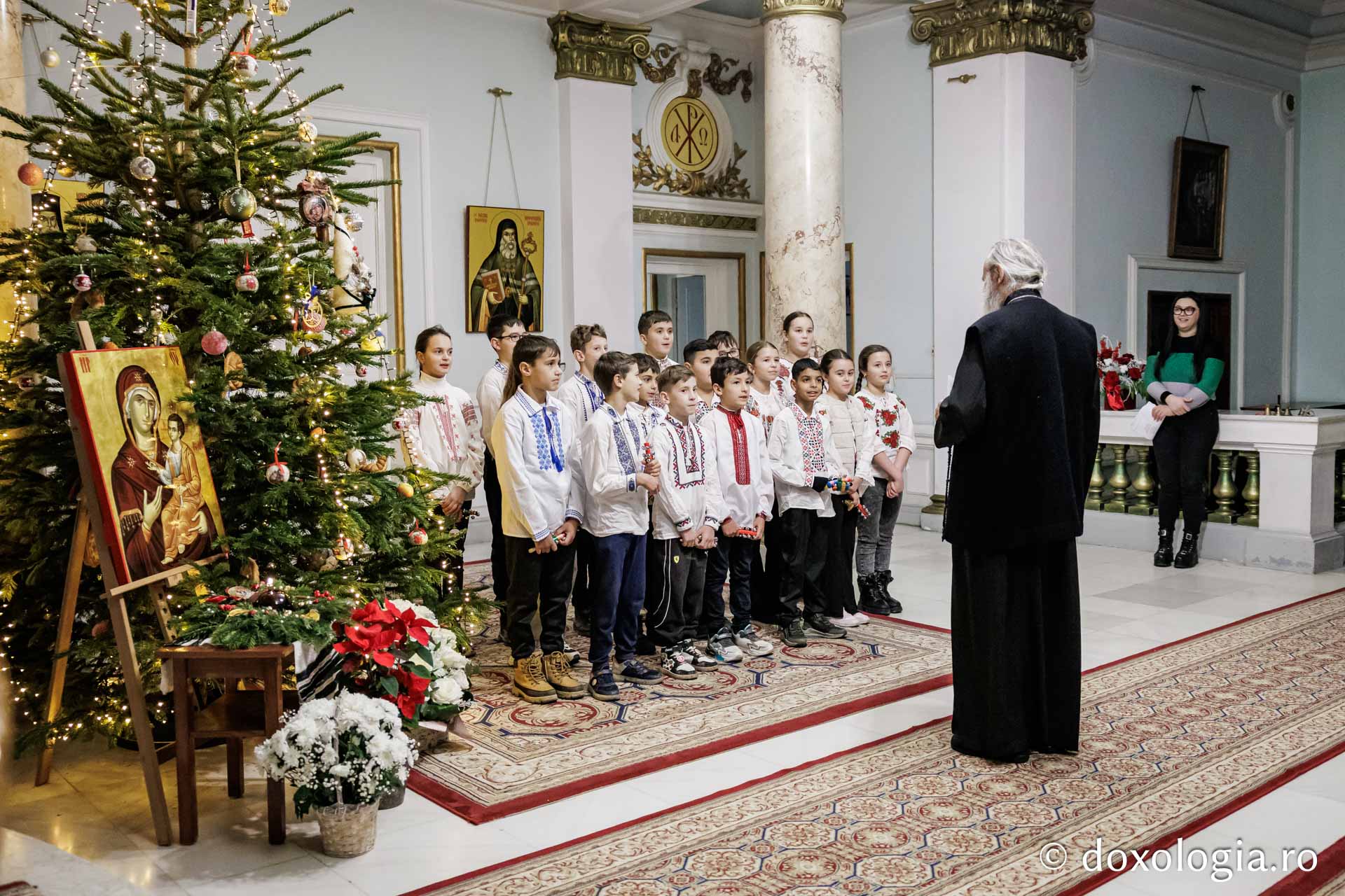 Școala Perieni – Colindători la Reședința Mitropolitană 2025