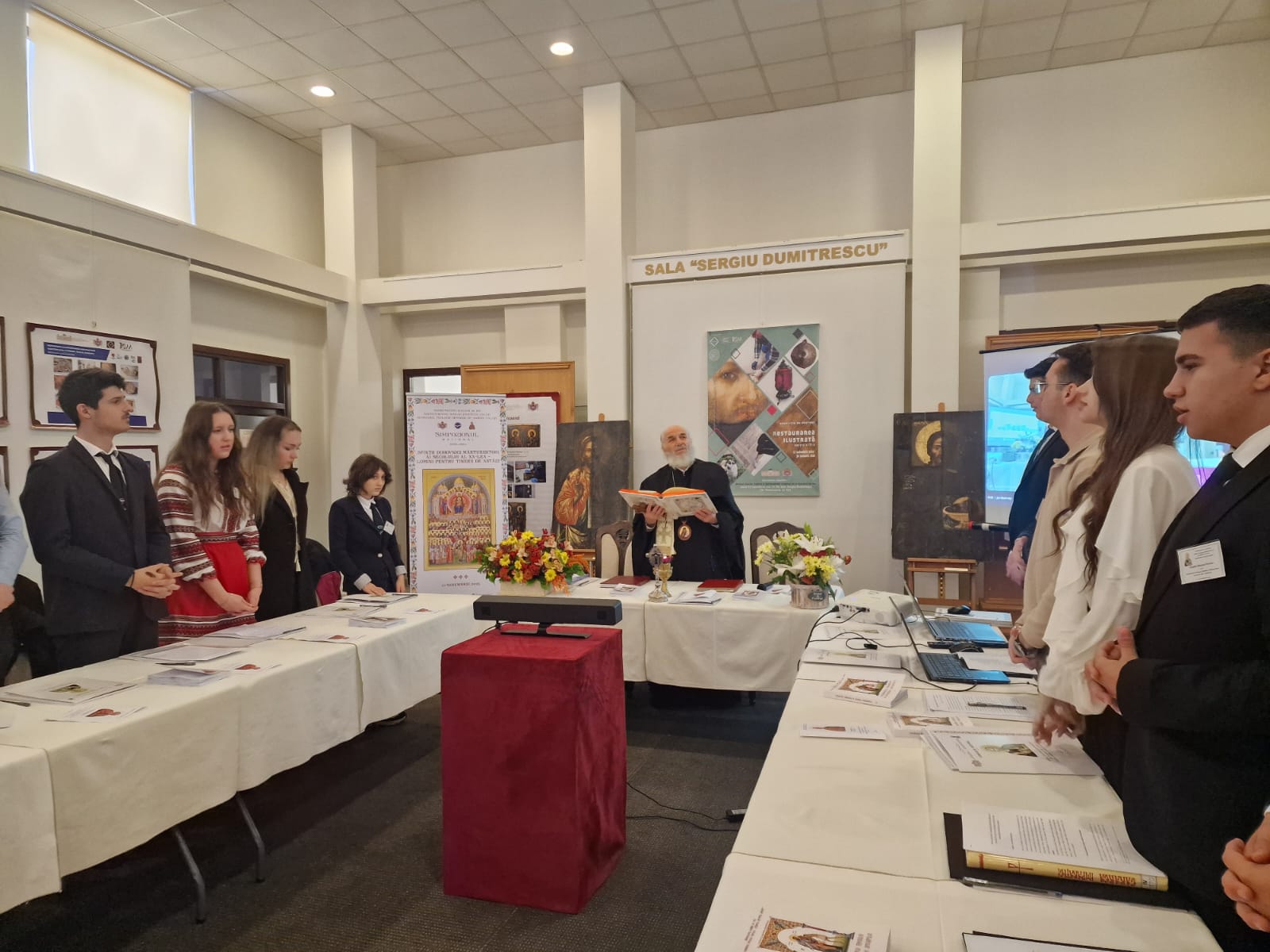 Seminarul de la Mănăstirea Neamț, prezent la simpozionul „Sfinții Duhovnici Mărturisitori ai secolului al XX-lea – lumini pentru tinerii de astăzi!” de la Galați