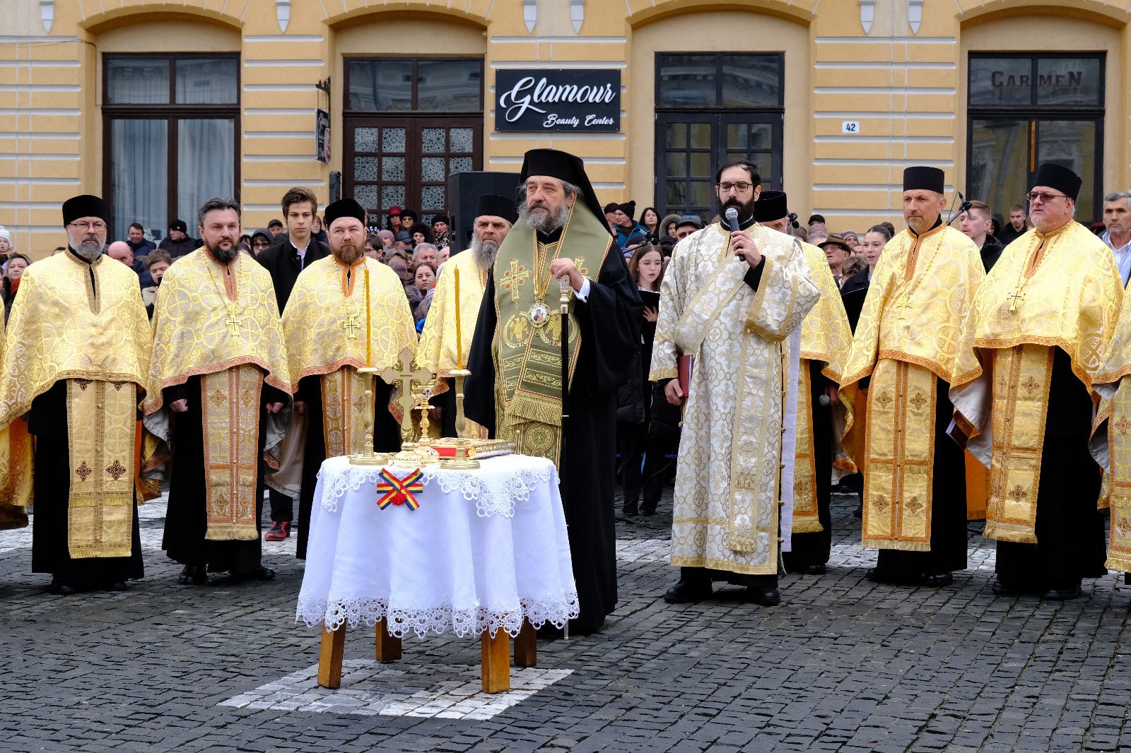 „Să lucrăm cu credință ca să transmitem mai departe o țară bogată, o țară ce stă sub semnul Crucii”, le-a transmis PS Nichifor botoșănenilor cu prilejul Zilei Naționale