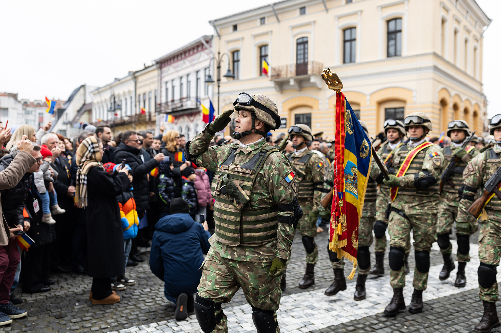 „Să lucrăm cu credință ca să transmitem mai departe o țară bogată, o țară ce stă sub semnul Crucii”, le-a transmis PS Nichifor botoșănenilor cu prilejul Zilei Naționale