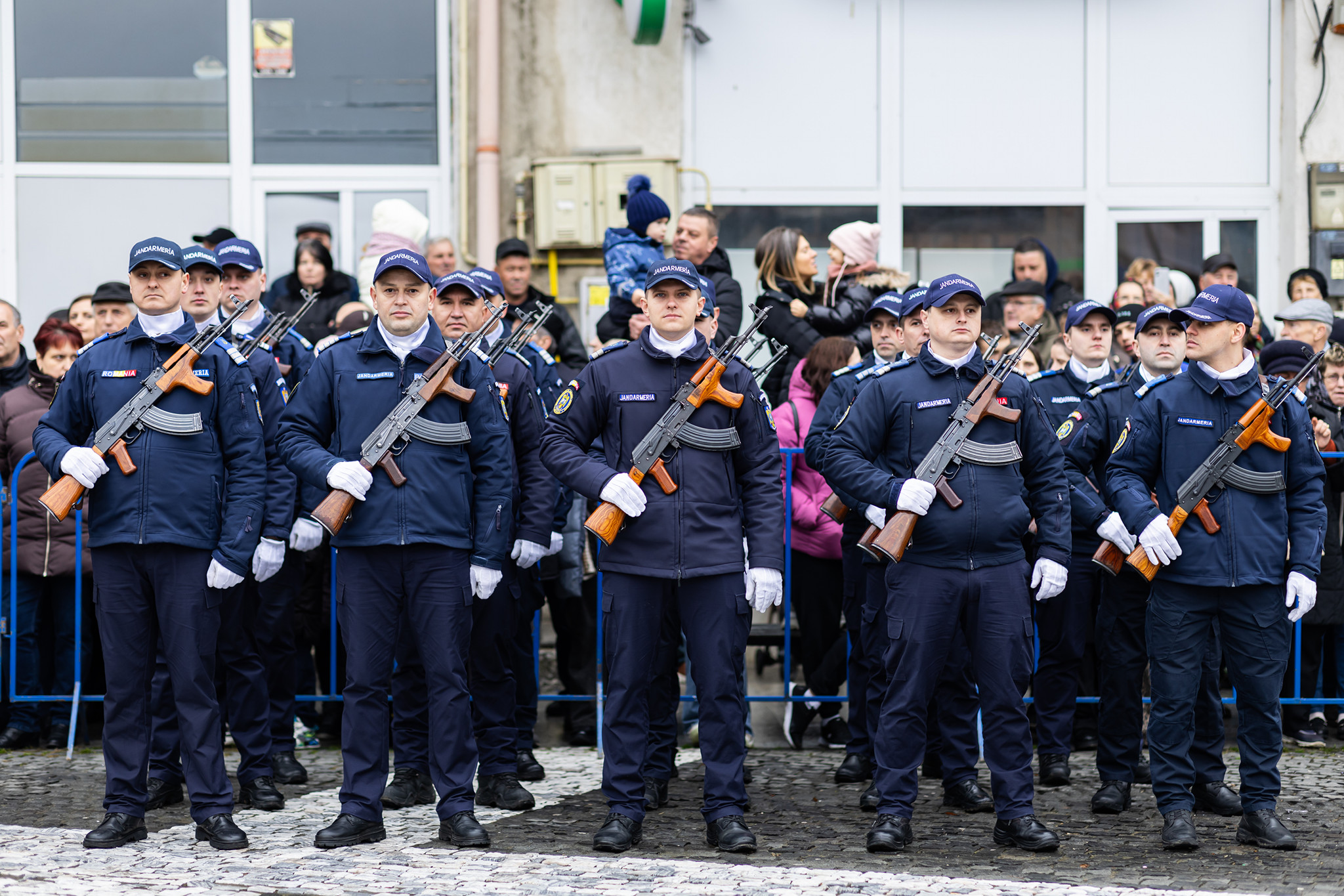„Să lucrăm cu credință ca să transmitem mai departe o țară bogată, o țară ce stă sub semnul Crucii”, le-a transmis PS Nichifor botoșănenilor cu prilejul Zilei Naționale