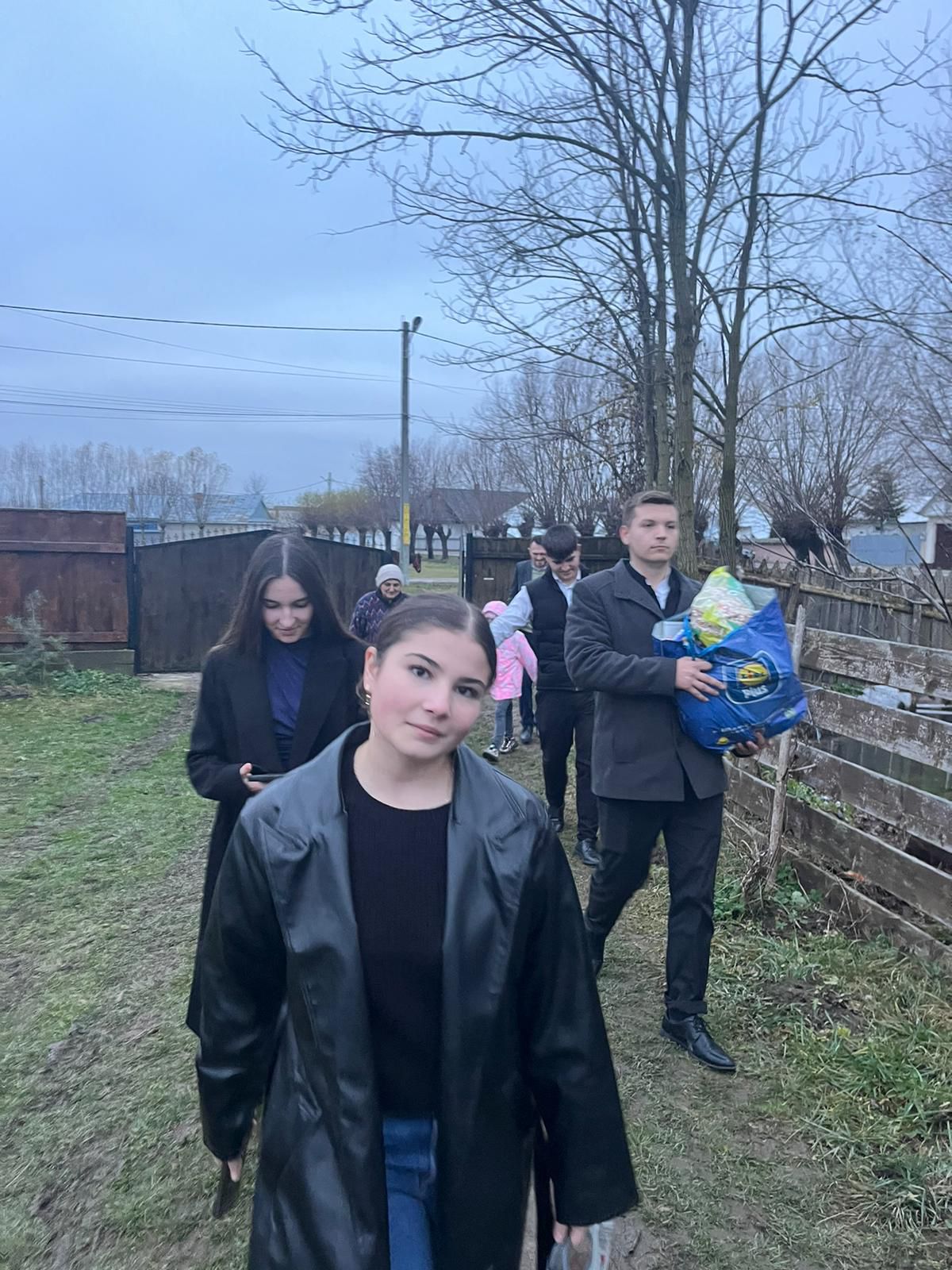 Seminariștii de la Neamț, în slujba binelui: Săptămâna fructelor și legumelor donate, o liturghie a generozității