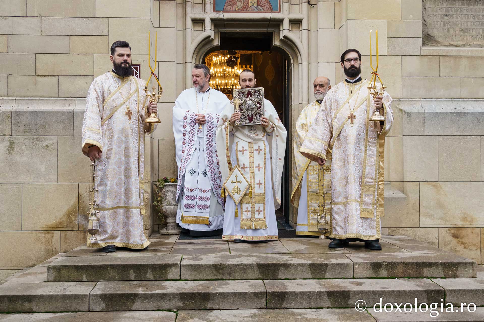 Binecuvântare arhierească la hramul Bisericii „Sfântul Nicolae Domnesc” din Iași