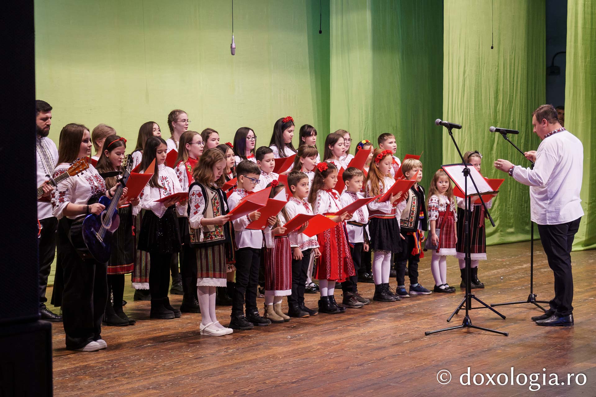 Concertul de colinde „Bucuria Nașterii Domnului” – o seară de lumină și mărturisire la Botoșani