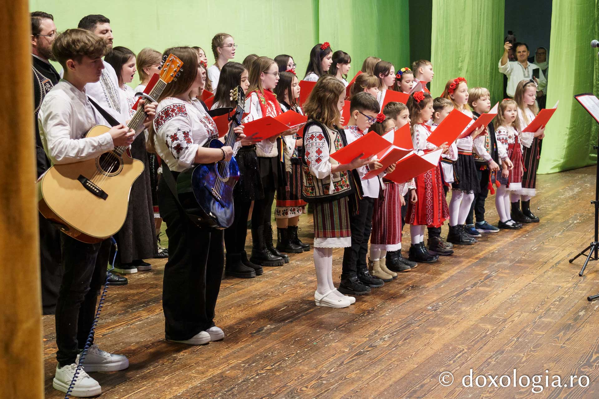 Concertul de colinde „Bucuria Nașterii Domnului” – o seară de lumină și mărturisire la Botoșani