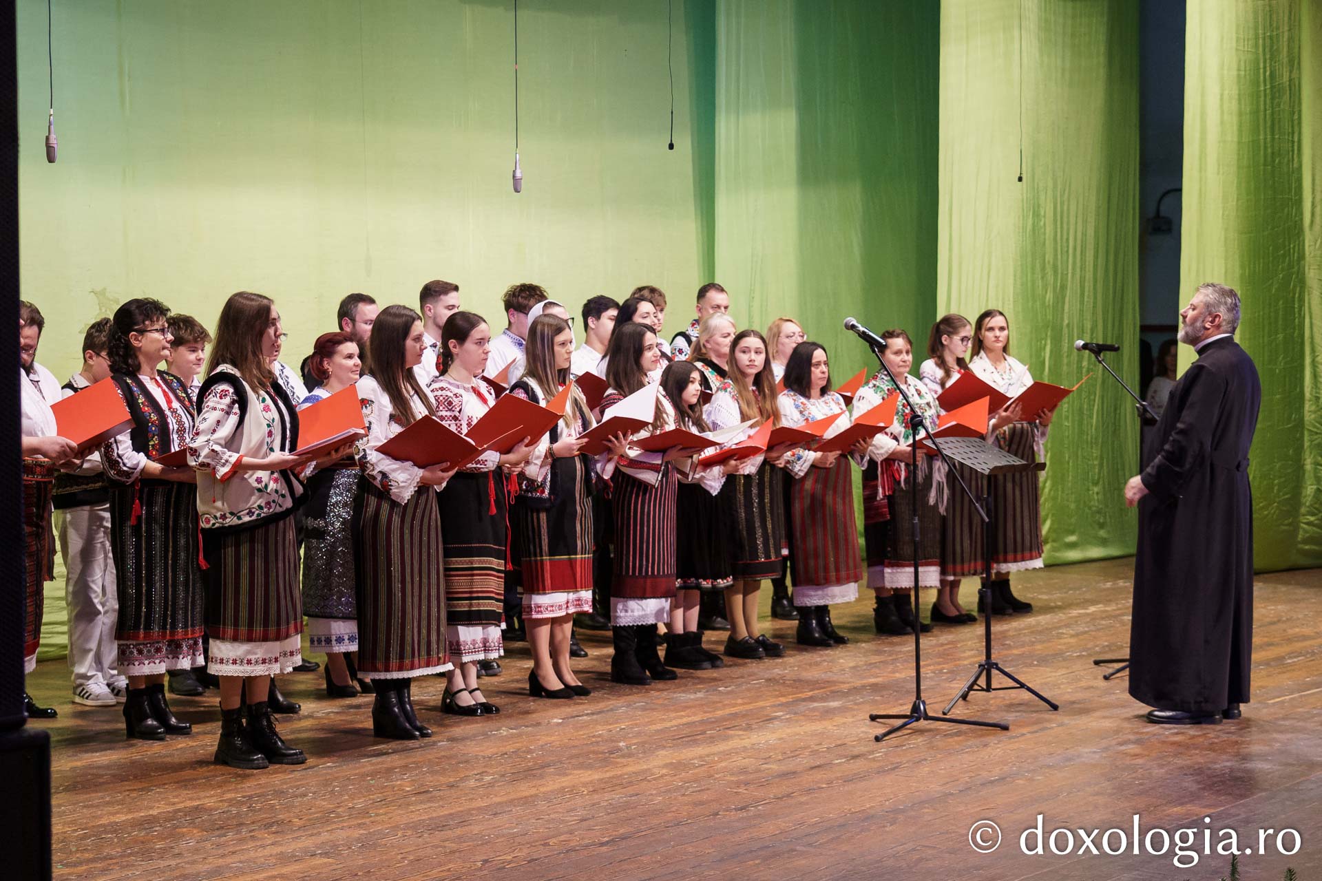 Concertul de colinde „Bucuria Nașterii Domnului” – o seară de lumină și mărturisire la Botoșani