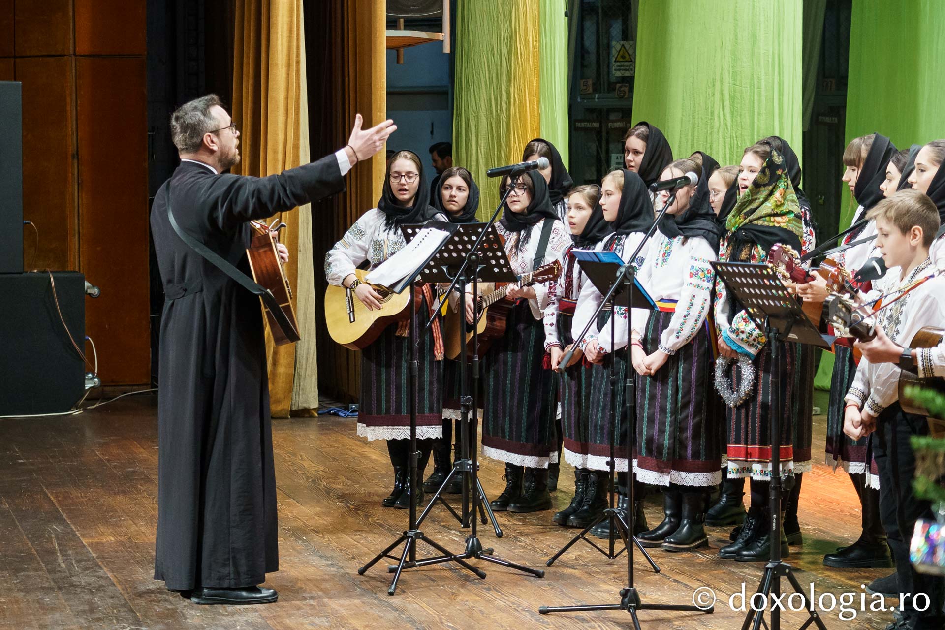 Concertul de colinde „Bucuria Nașterii Domnului” – o seară de lumină și mărturisire la Botoșani
