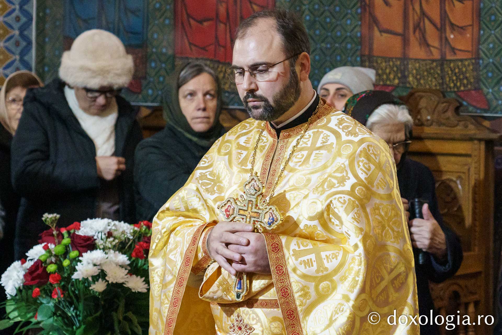 Preasfințitul Nichifor Botoșăneanul, în mijlocul credincioșilor de la Parohia „Uspenia”