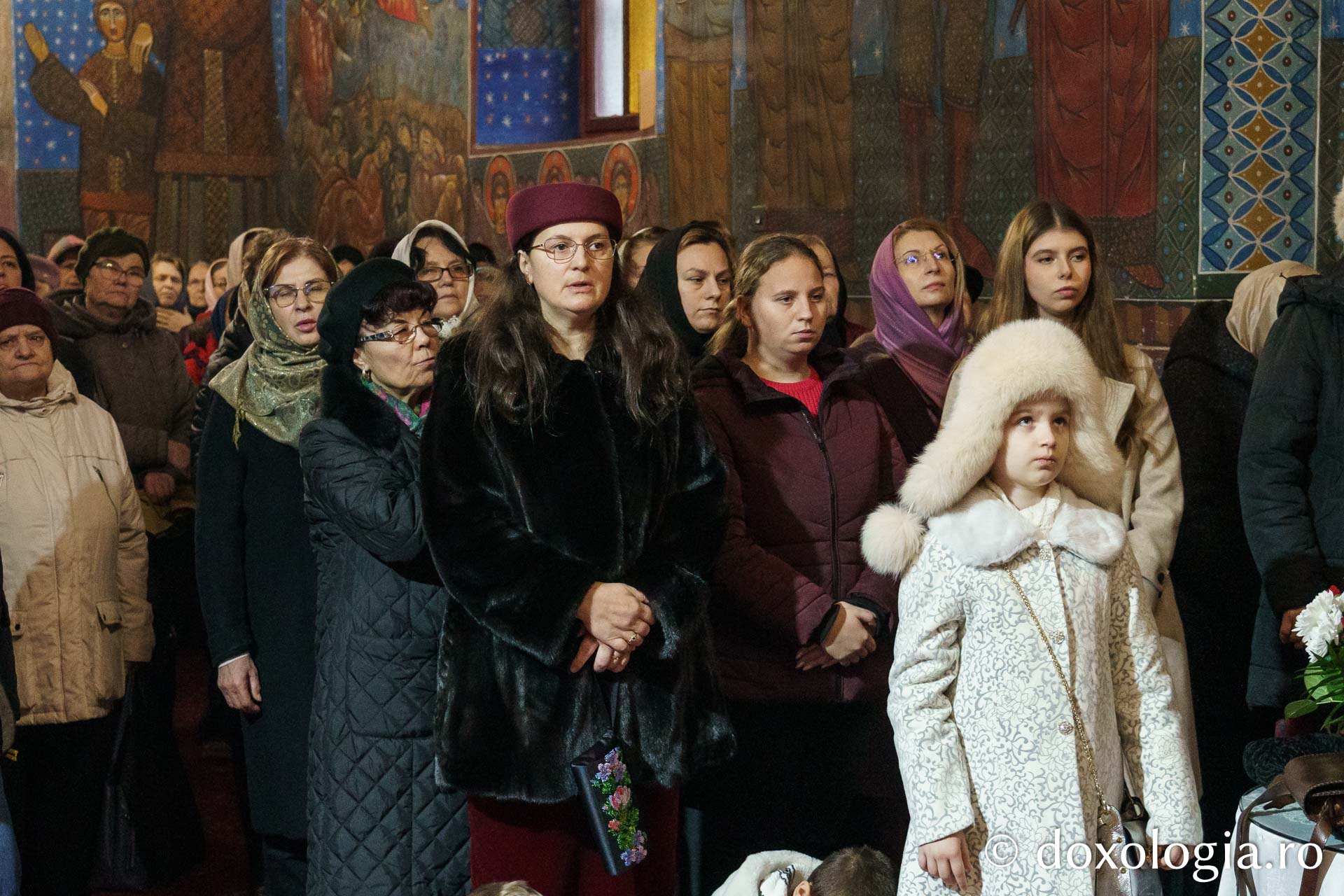 Preasfințitul Nichifor Botoșăneanul, în mijlocul credincioșilor de la Parohia „Uspenia”