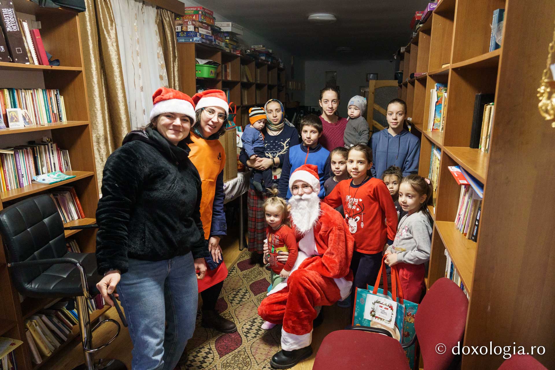 Bucurie de Crăciun pentru sute de copii prin campania „Scrisori către Moș Crăciun” a Arhiepiscopiei Iașilor