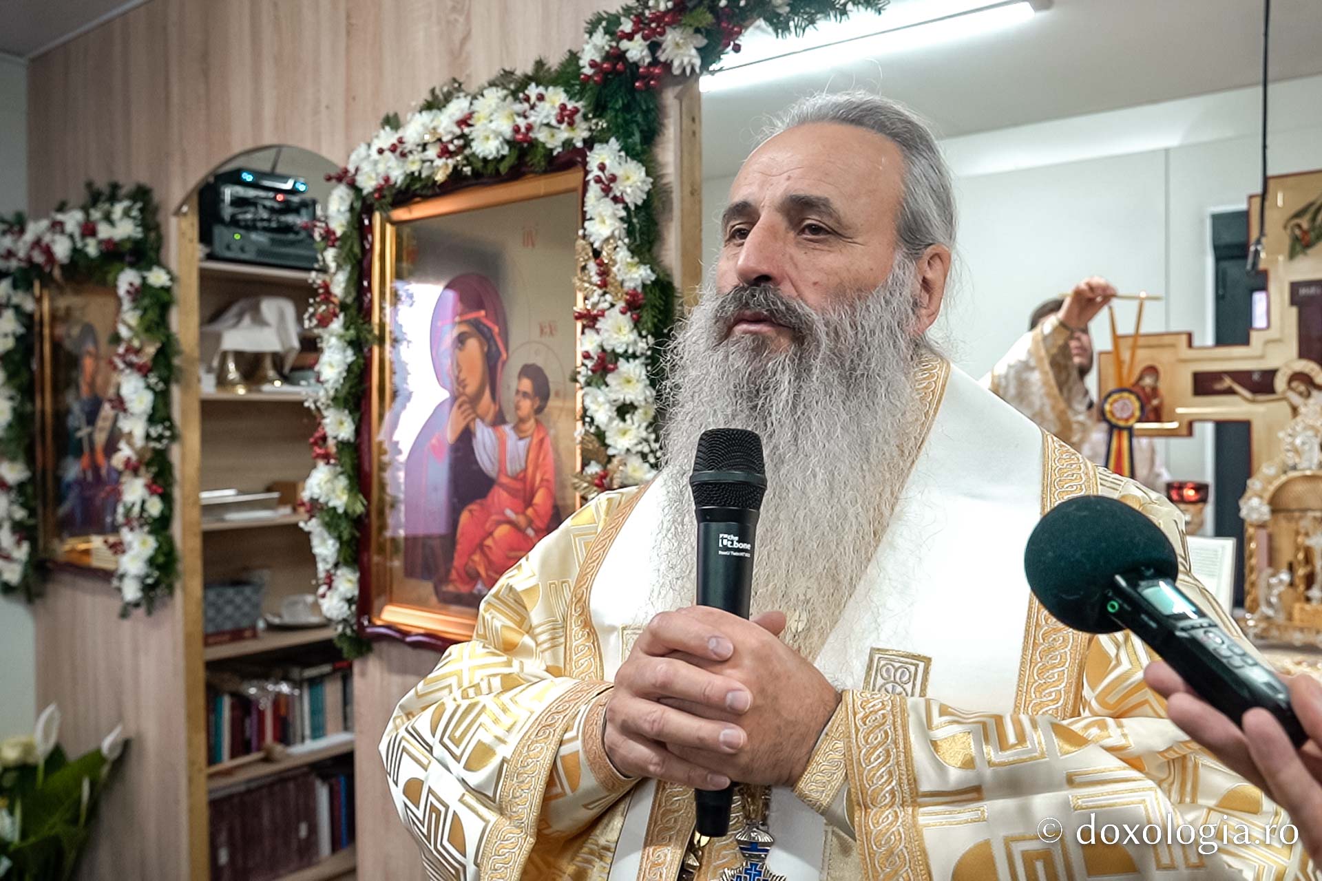 Zi de sărbătoare în Iași: Parohia „Sfântul Ierarh Iosif cel Milostiv” Bucium a primit vizita arhierească și un nou spațiu de rugăciune