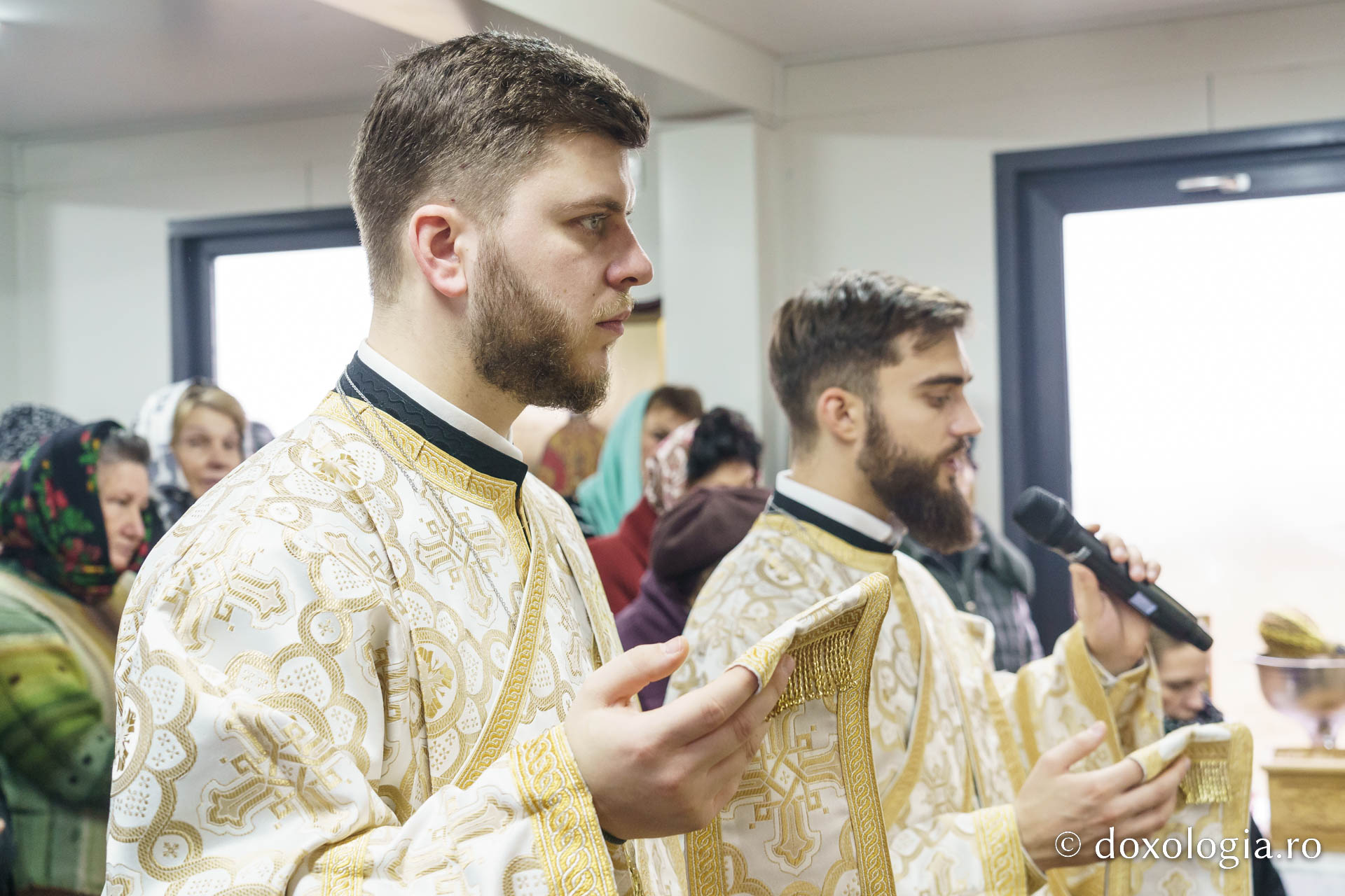 Zi de sărbătoare în Iași: Parohia „Sfântul Ierarh Iosif cel Milostiv” Bucium a primit vizita arhierească și un nou spațiu de rugăciune