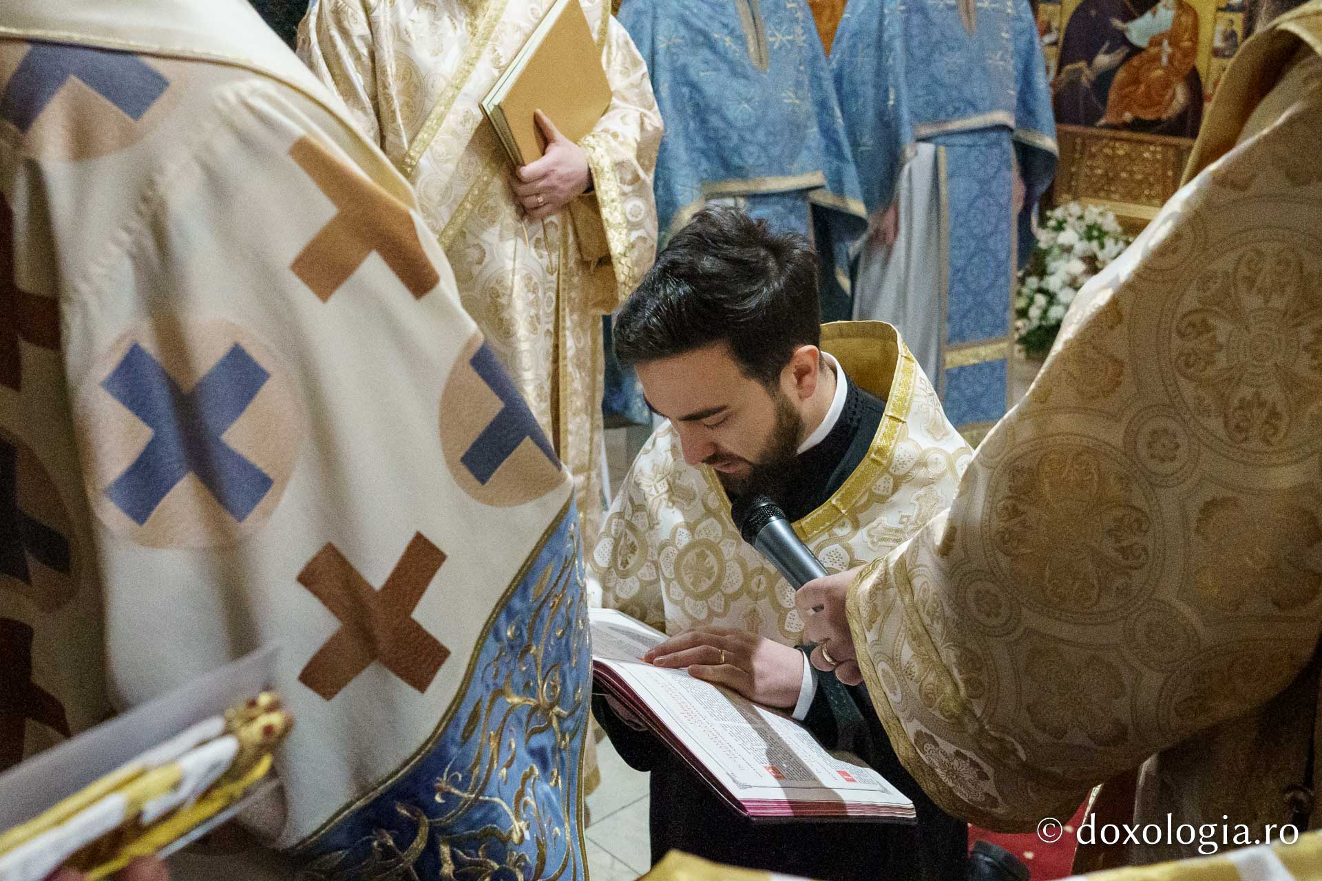 Sfântă Liturghie arhierească și hirotonie în Duminica de după Nașterea Domnului, la Mănăstirea „Sfinții Trei Ierarhi” din Iași