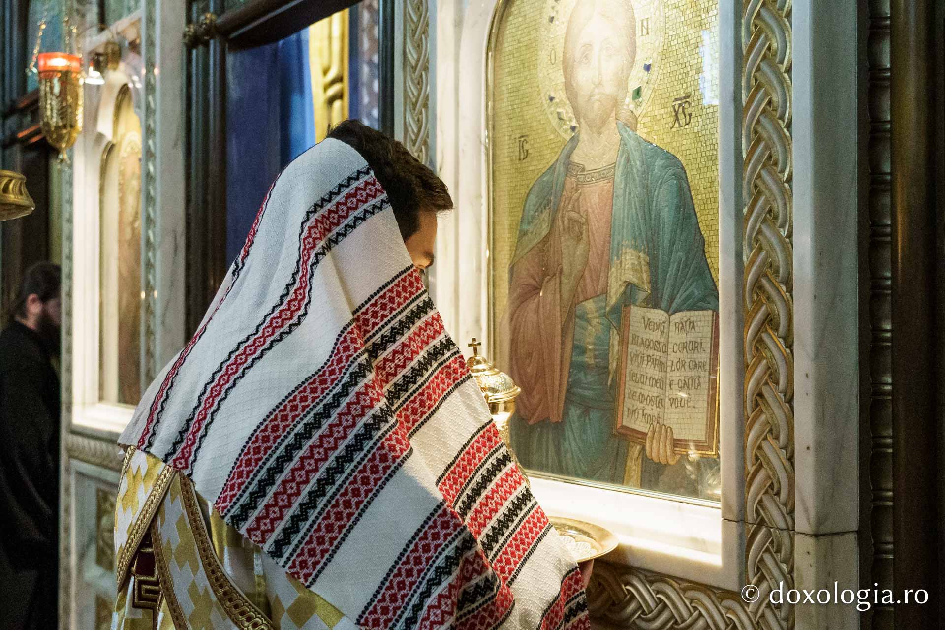 Sfântă Liturghie arhierească și hirotonie în Duminica de după Nașterea Domnului, la Mănăstirea „Sfinții Trei Ierarhi” din Iași