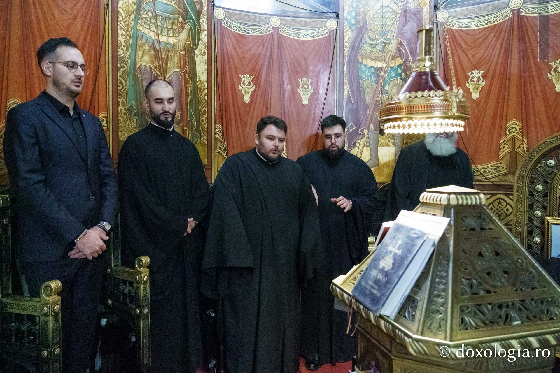 Sfântă Liturghie arhierească și hirotonie în Duminica de după Nașterea Domnului, la Mănăstirea „Sfinții Trei Ierarhi” din Iași