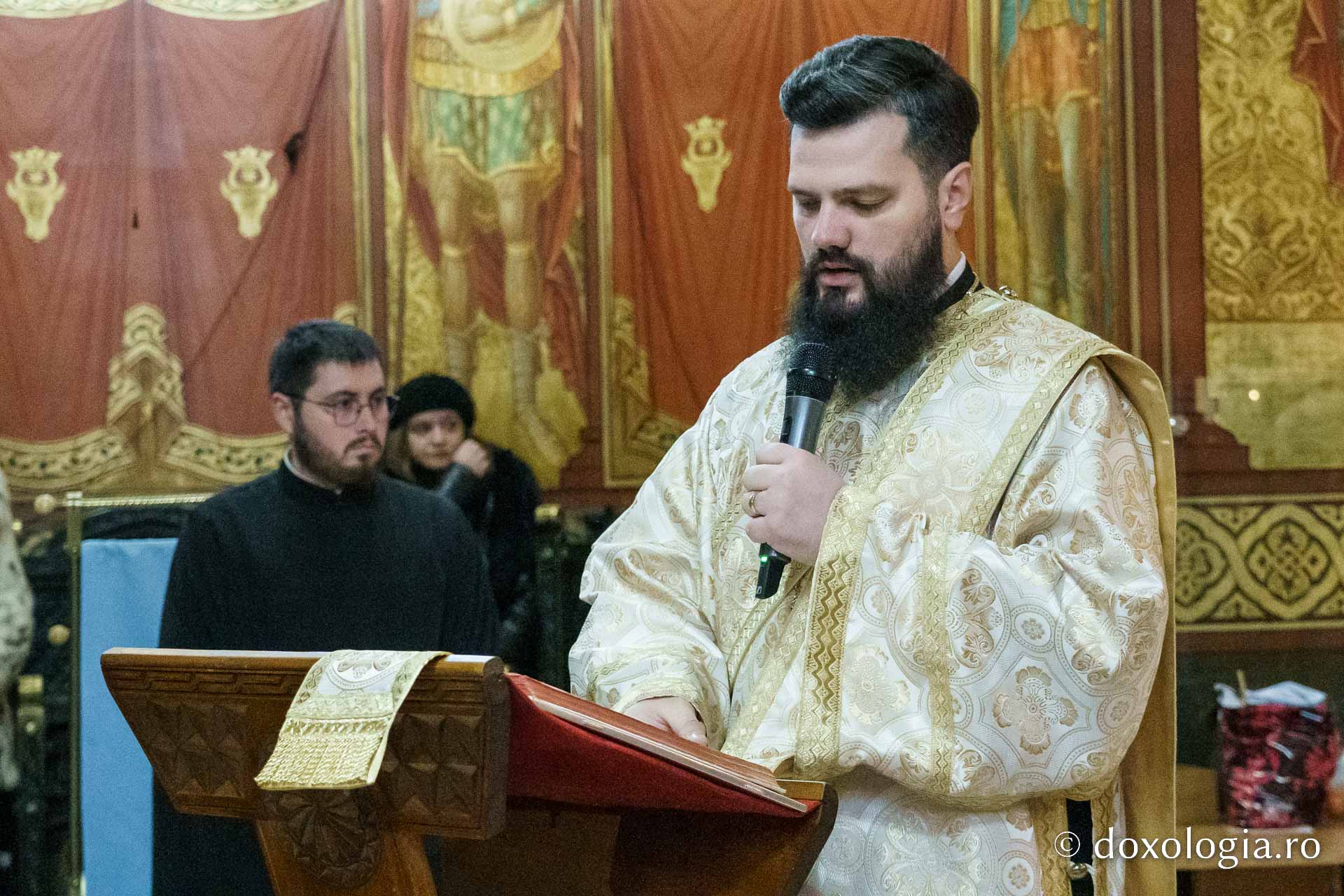 Sfântă Liturghie arhierească și hirotonie în Duminica de după Nașterea Domnului, la Mănăstirea „Sfinții Trei Ierarhi” din Iași