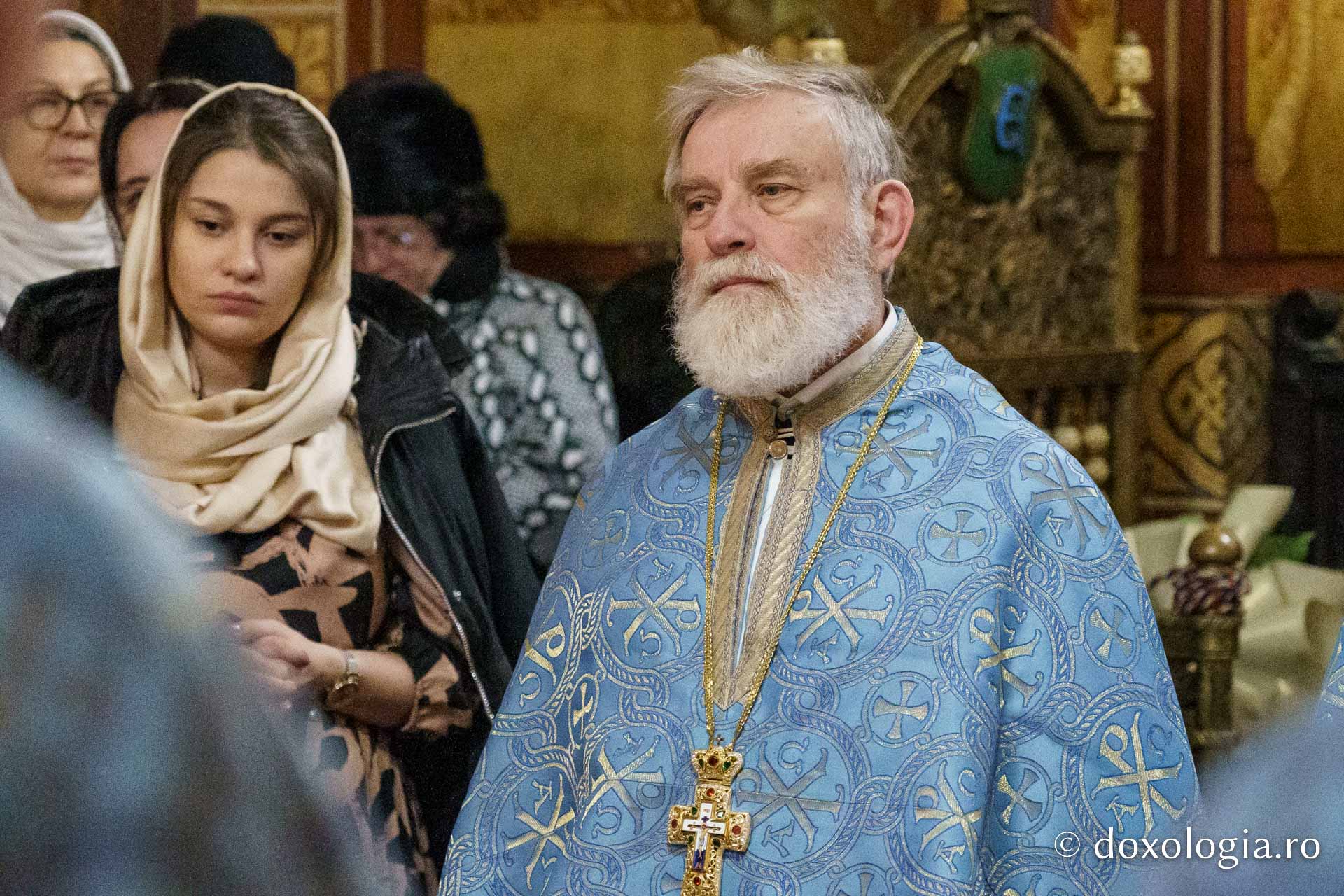 Sfântă Liturghie arhierească și hirotonie în Duminica de după Nașterea Domnului, la Mănăstirea „Sfinții Trei Ierarhi” din Iași