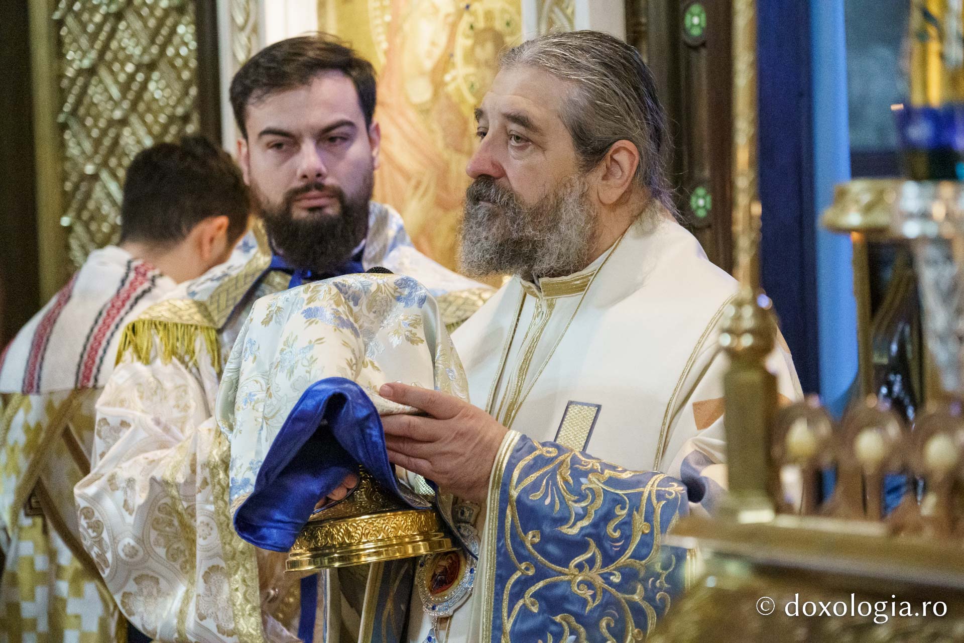 Sfântă Liturghie arhierească și hirotonie în Duminica de după Nașterea Domnului, la Mănăstirea „Sfinții Trei Ierarhi” din Iași