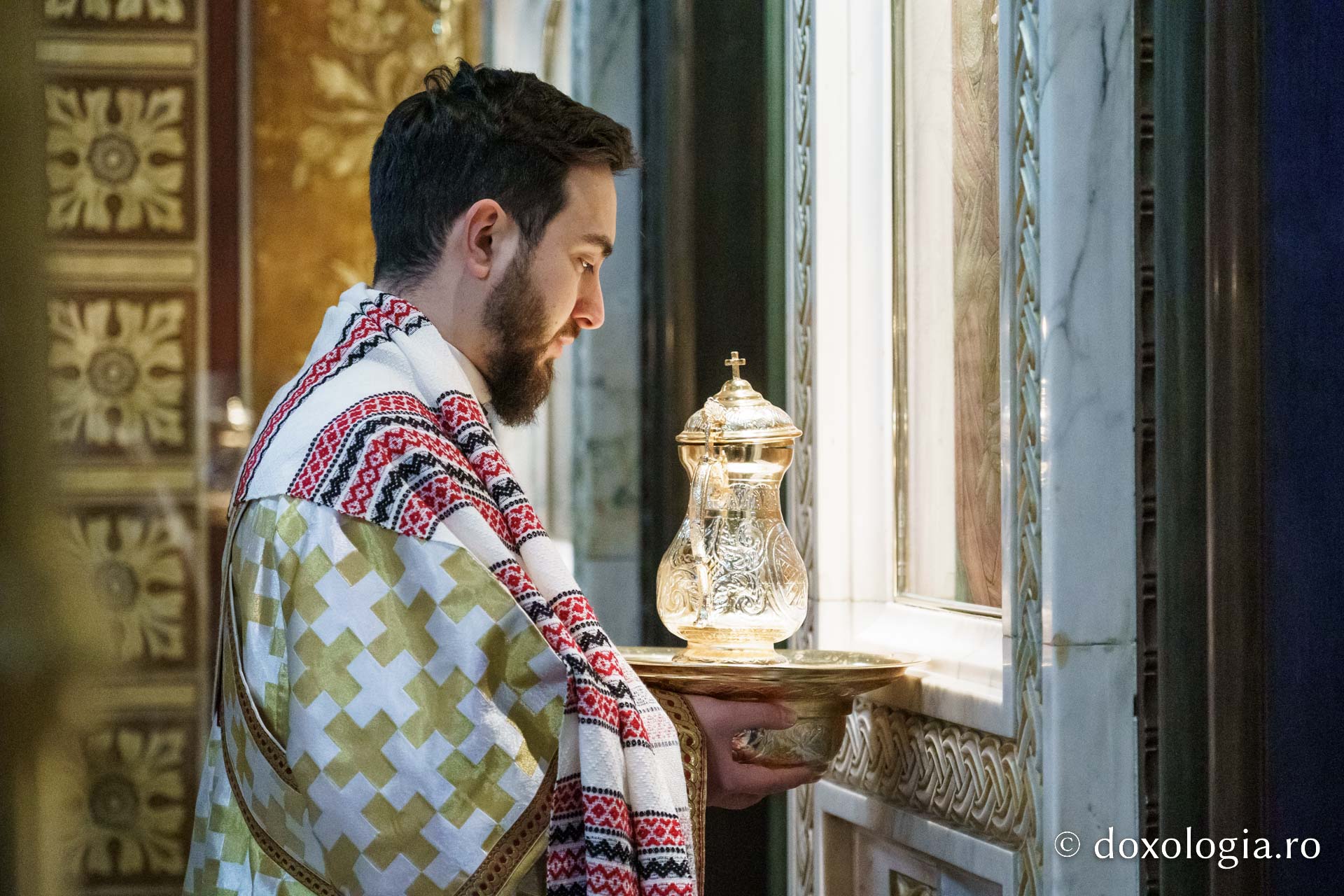 Sfântă Liturghie arhierească și hirotonie în Duminica de după Nașterea Domnului, la Mănăstirea „Sfinții Trei Ierarhi” din Iași