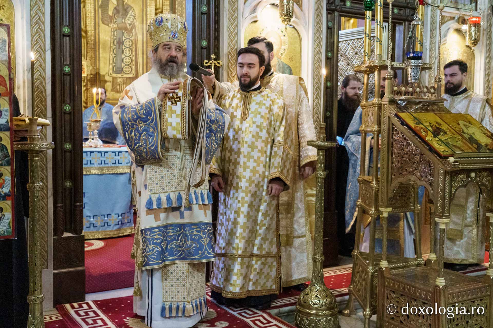 Sfântă Liturghie arhierească și hirotonie în Duminica de după Nașterea Domnului, la Mănăstirea „Sfinții Trei Ierarhi” din Iași