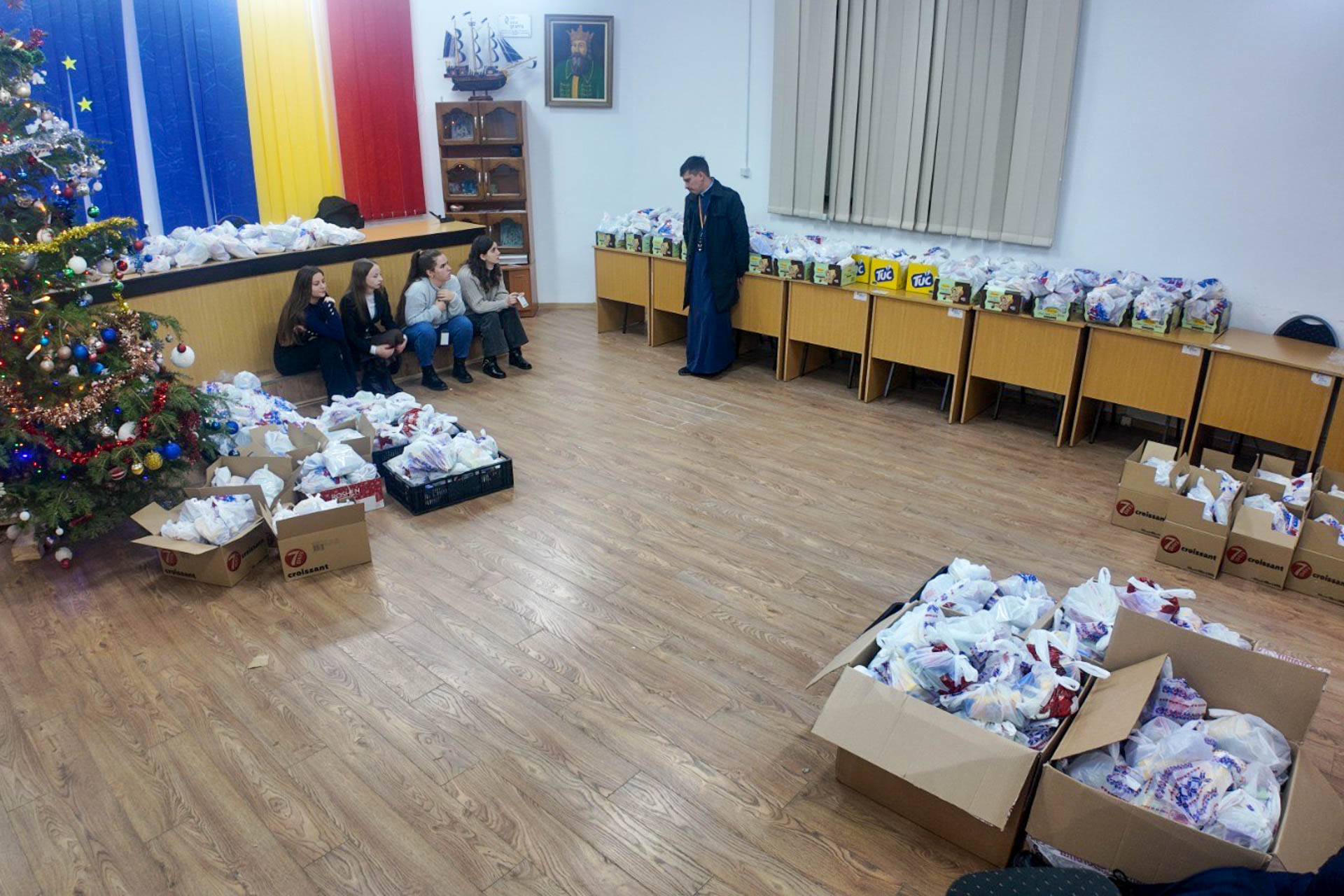 670 de pachete cu daruri oferite persoanelor private de libertate din Penitenciarul Iași