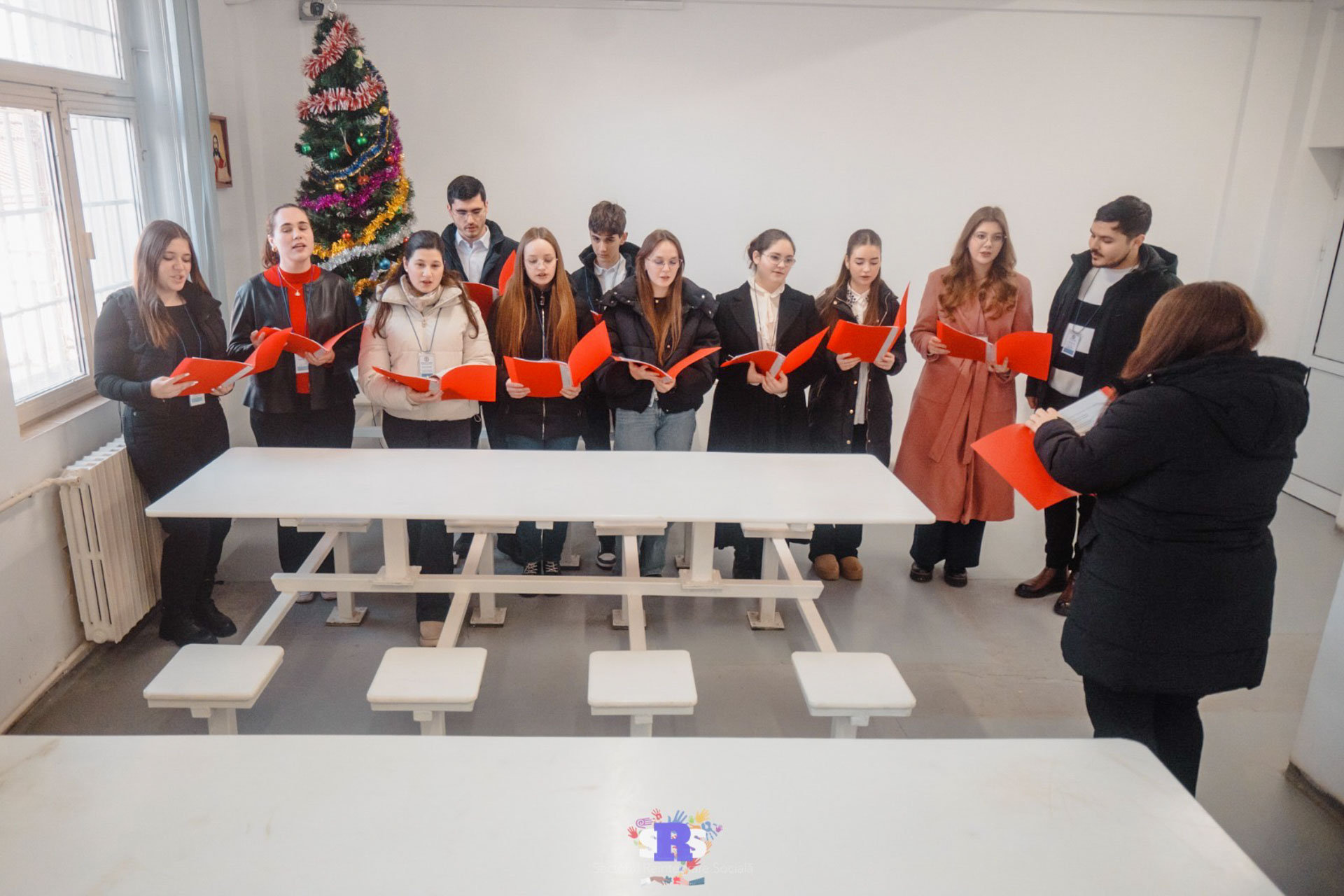 Bucuria Nașterii Domnului, vestită prin colind la Penitenciarul Iași