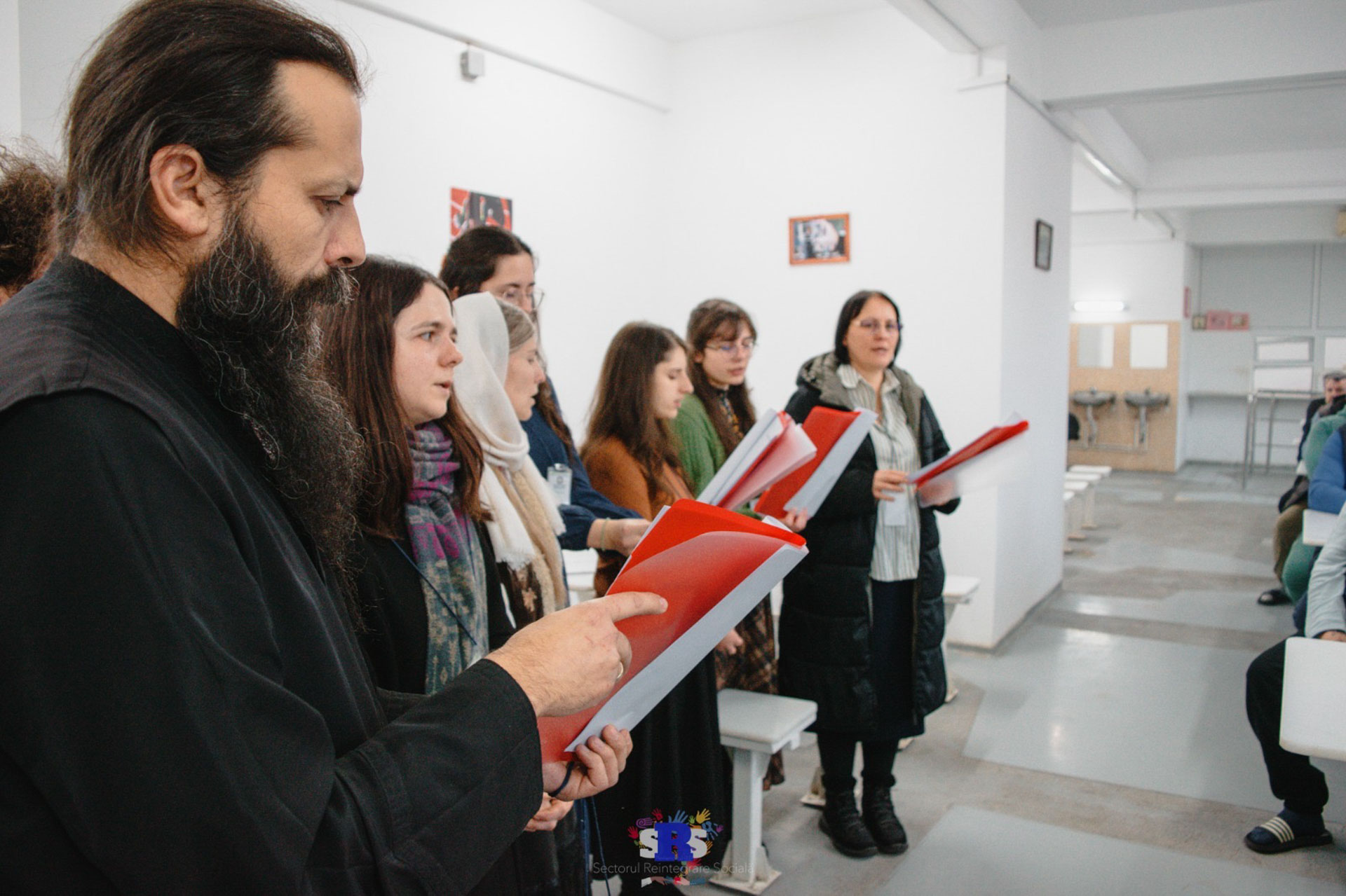 Bucuria Nașterii Domnului, vestită prin colind la Penitenciarul Iași