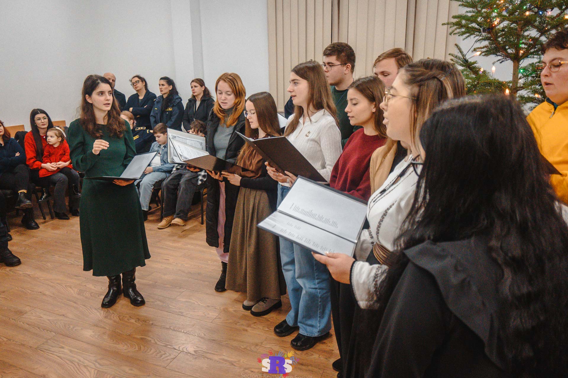 Bucuria Nașterii Domnului, vestită prin colind la Penitenciarul Iași