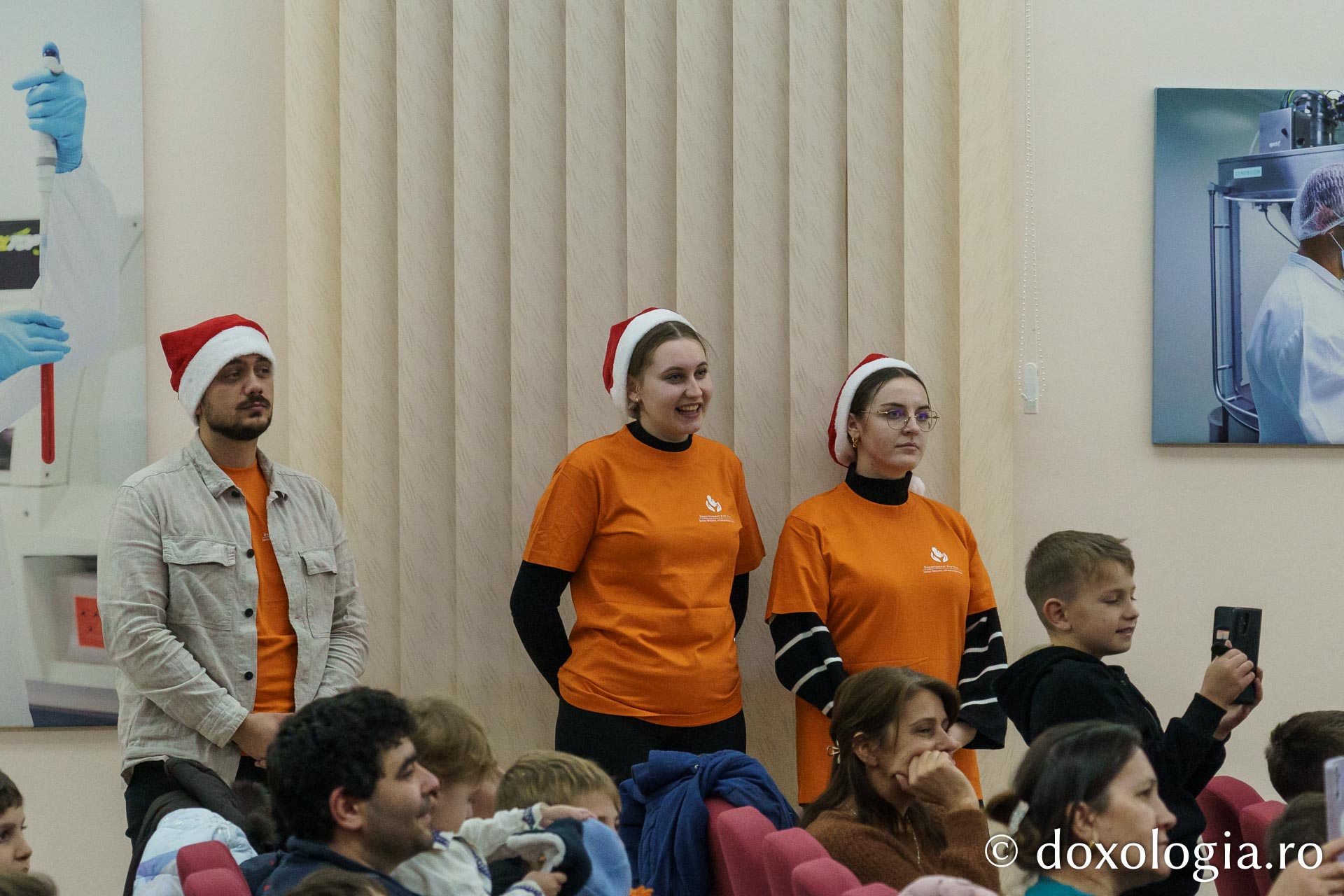 Bucurie la Serbarea de Crăciun organizată de Fundația Antibiotice „Știință și Suflet”