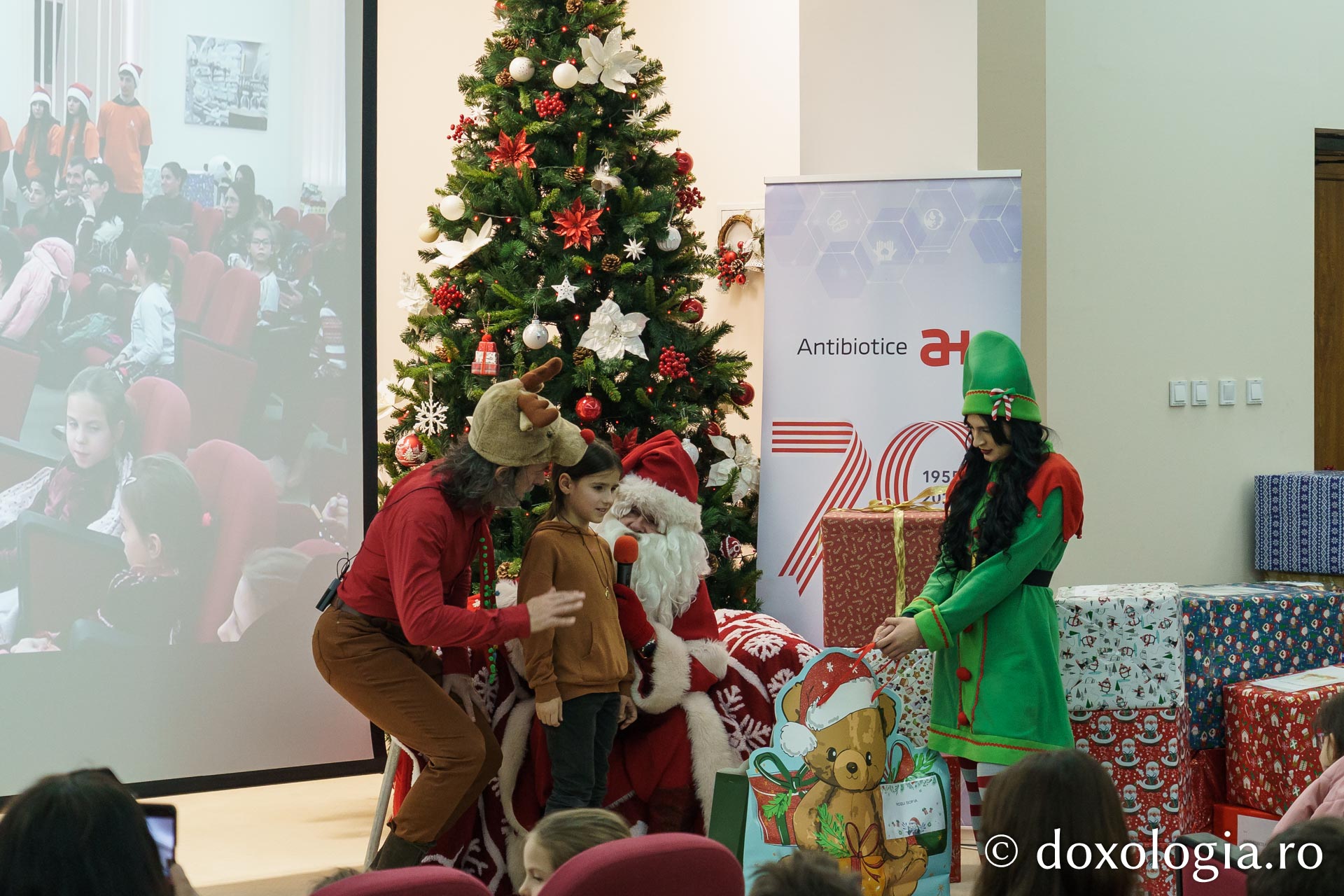 Bucurie la Serbarea de Crăciun organizată de Fundația Antibiotice „Știință și Suflet”