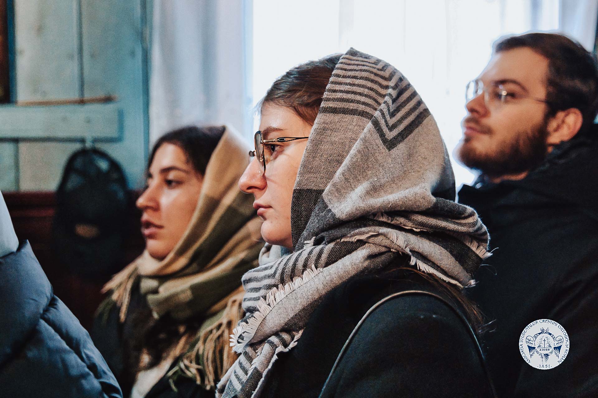 Bucurie și colind la Parohia „Sfântul Dimitrie” din Rediu: Liturghie misionară cu tinerii ASCOR Iași