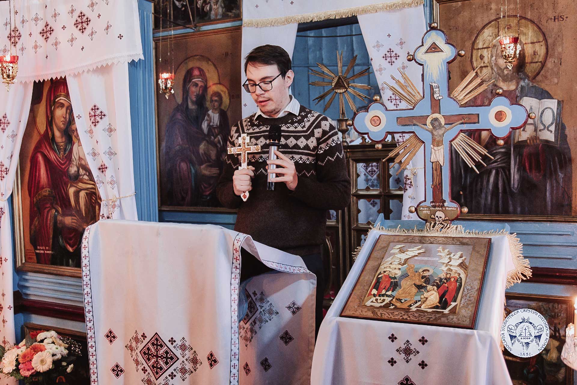 Bucurie și colind la Parohia „Sfântul Dimitrie” din Rediu: Liturghie misionară cu tinerii ASCOR Iași