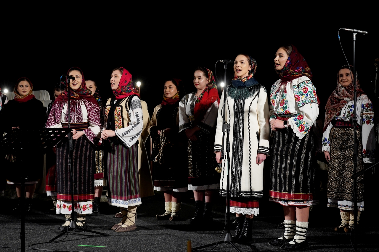 Despre colind, la Piatra Neamț: „Aceasta este vestea bună, aceasta este binecuvântarea că Hristos s-a născut, este cu noi până la sfârșitul veacului”