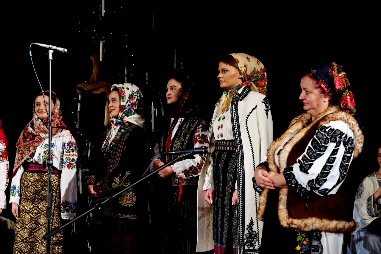 Despre colind, la Piatra Neamț: „Aceasta este vestea bună, aceasta este binecuvântarea că Hristos s-a născut, este cu noi până la sfârșitul veacului”