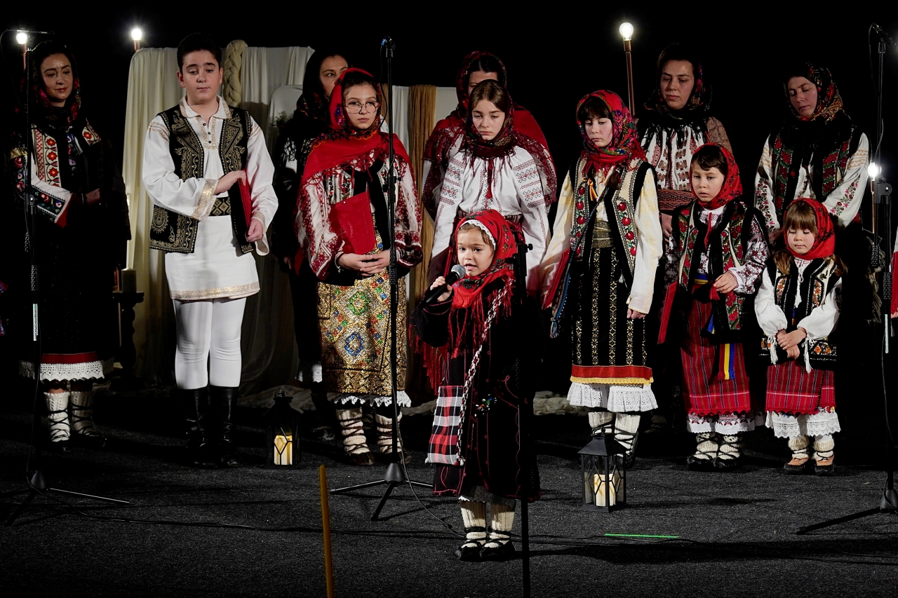 Despre colind, la Piatra Neamț: „Aceasta este vestea bună, aceasta este binecuvântarea că Hristos s-a născut, este cu noi până la sfârșitul veacului”