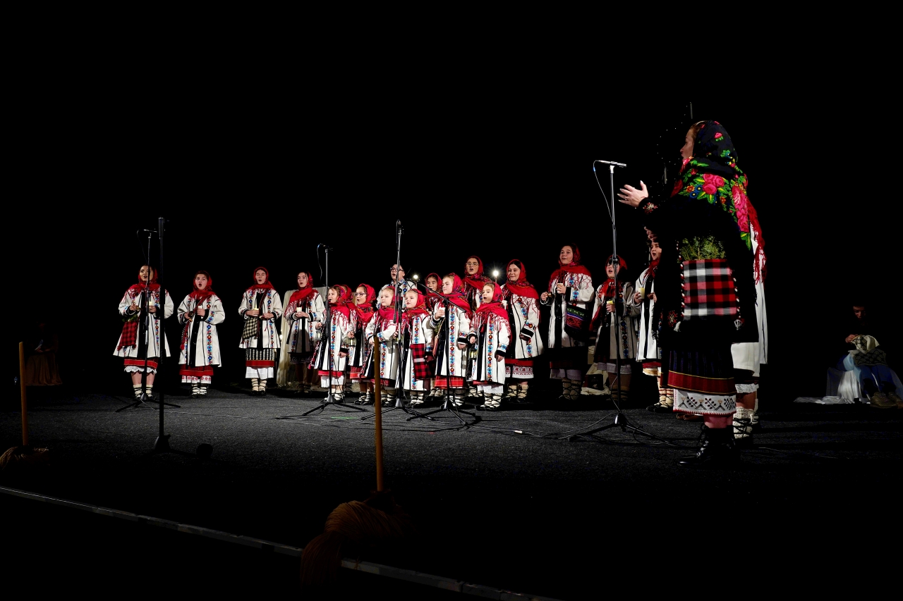 Despre colind, la Piatra Neamț: „Aceasta este vestea bună, aceasta este binecuvântarea că Hristos s-a născut, este cu noi până la sfârșitul veacului”