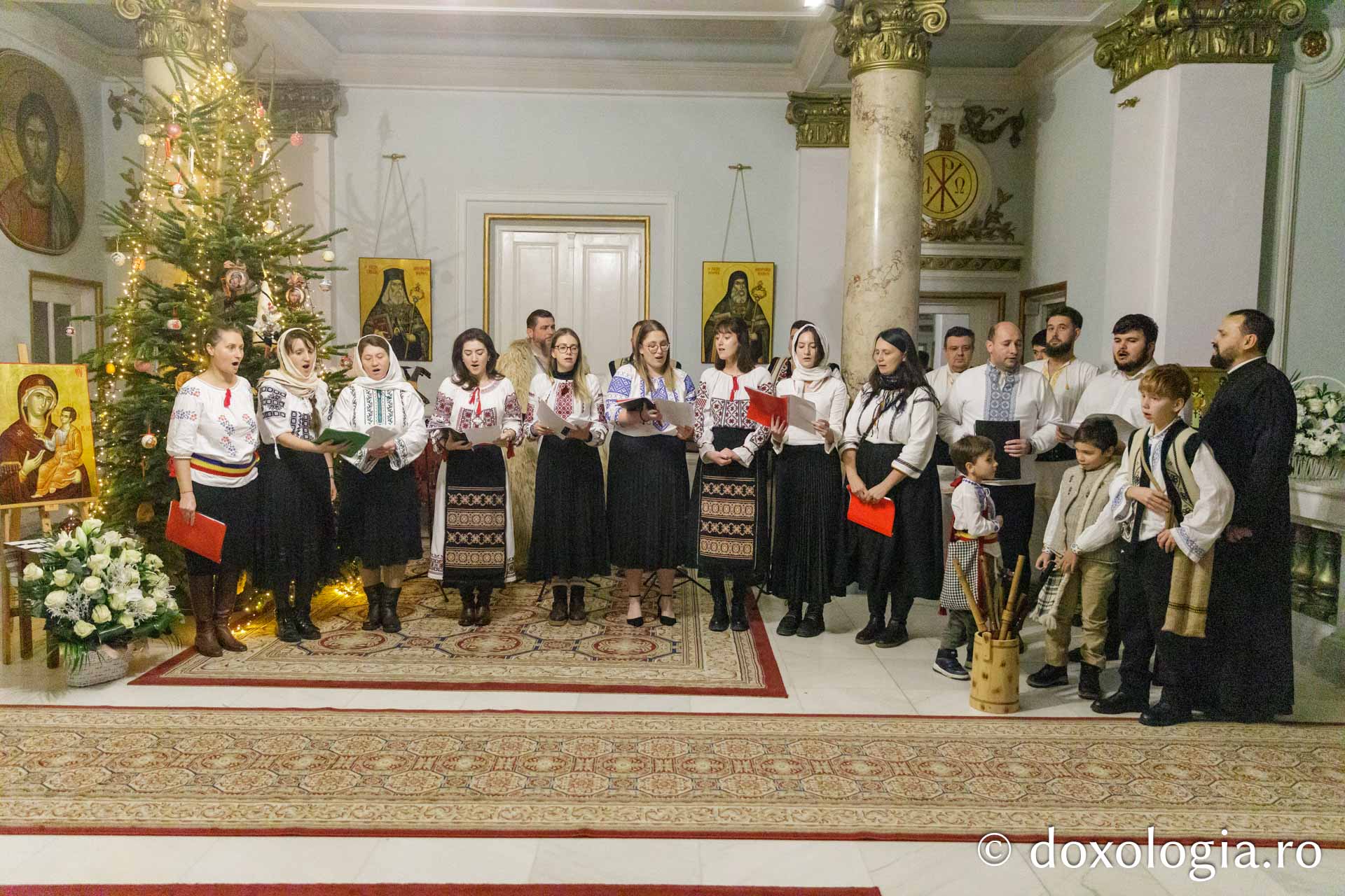 Corul Mira și Grupul „Noi și Vechi”