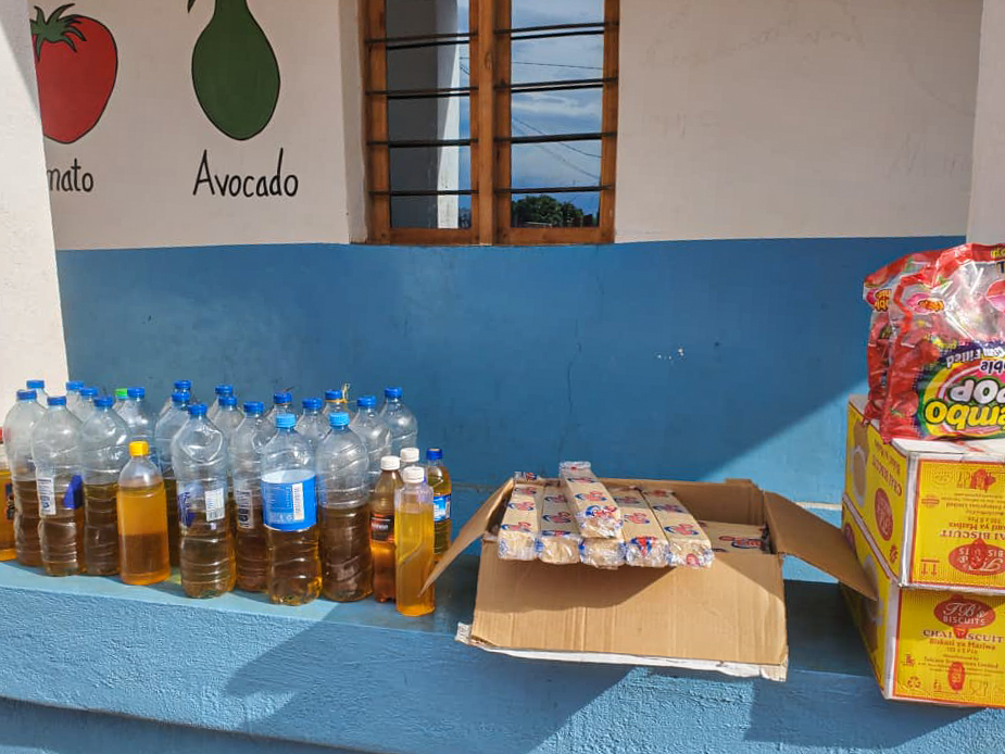 Daruri de Crăciun pentru 30 de familii din satul Nyamihuu