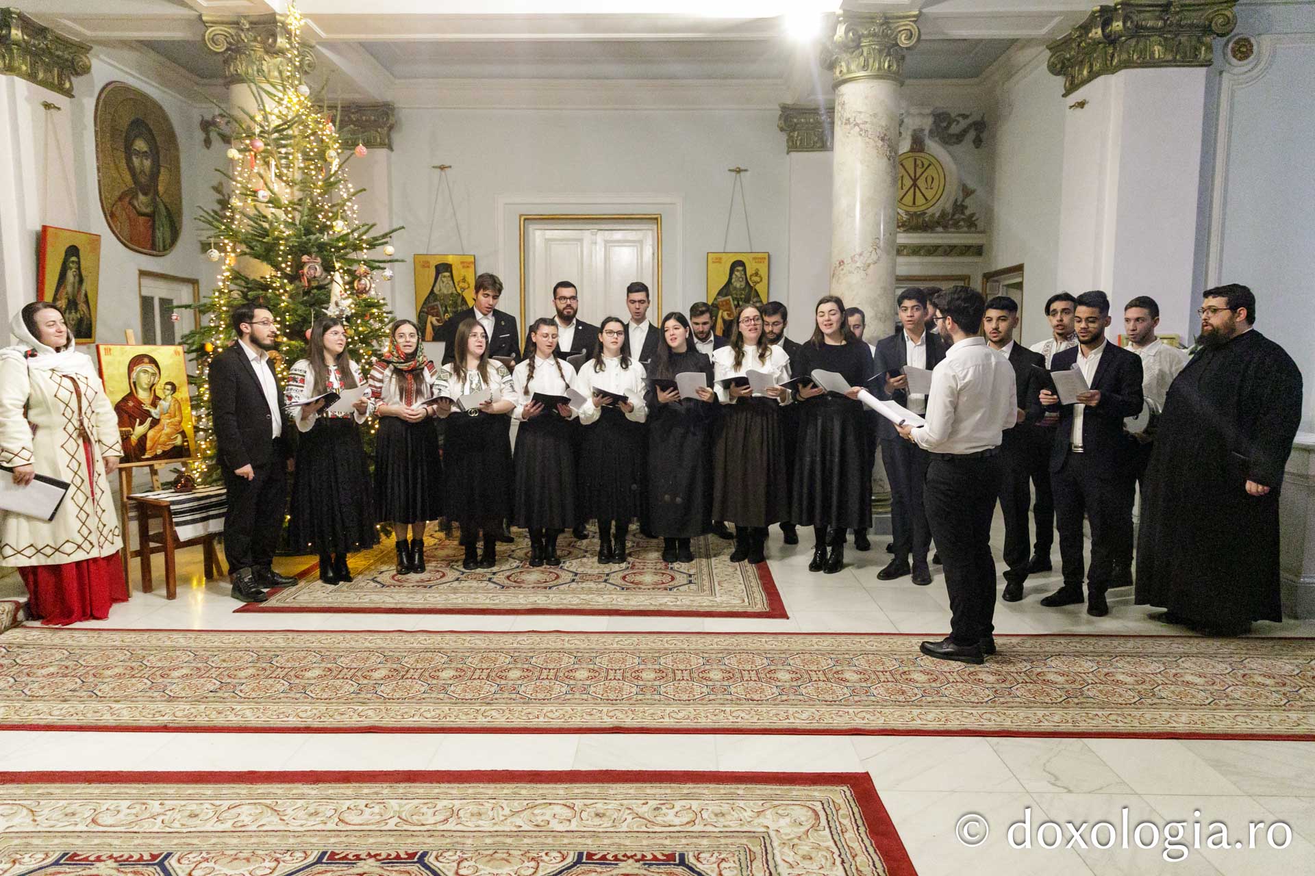 Voluntarii și bursierii Departamentului Minorități