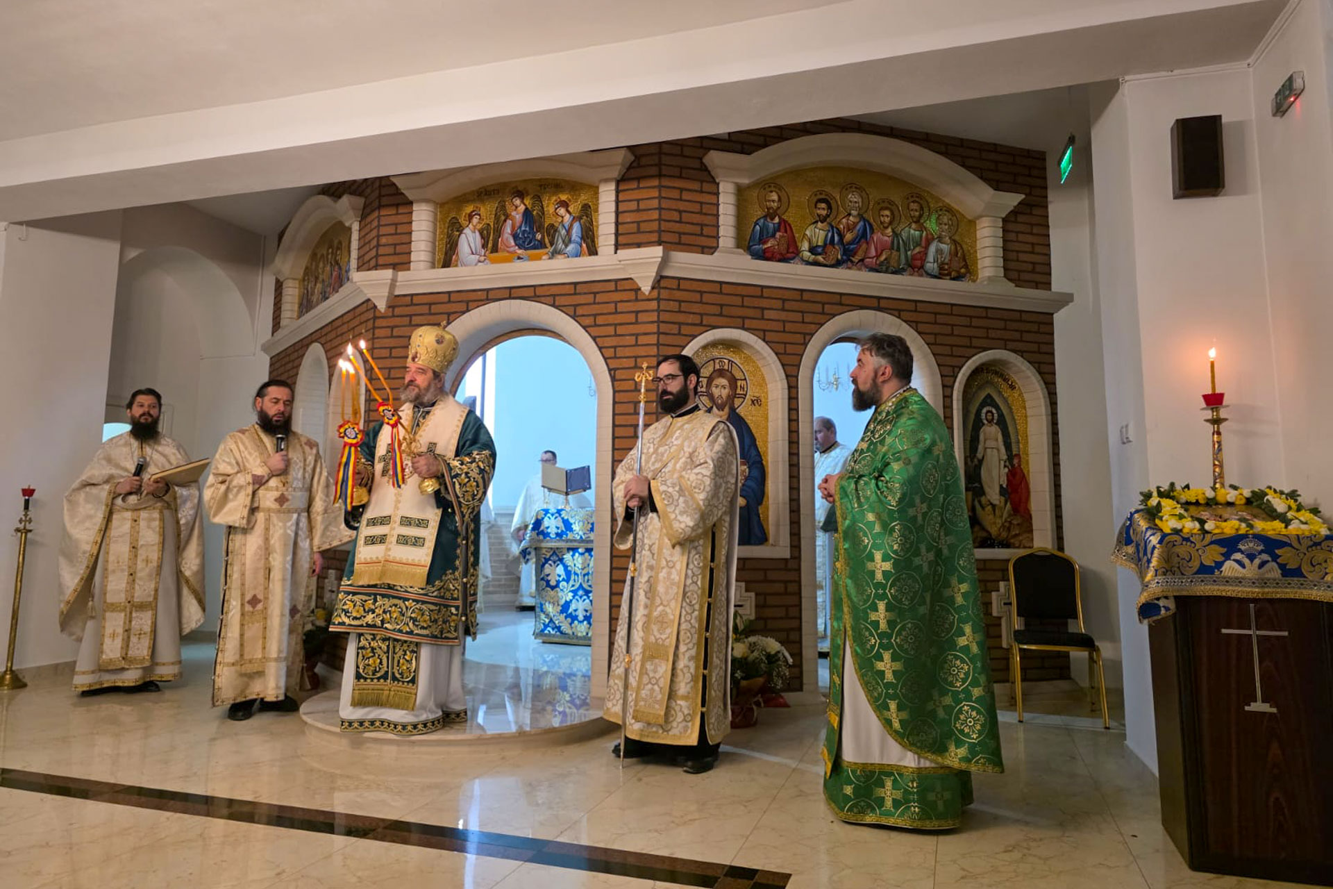 Liturghie arhierească la sărbătorirea celui de-al doilea hram închinat Sfinților Cleopa și Paisie, la Parohia „Învierea Domnului” din Dorohoi