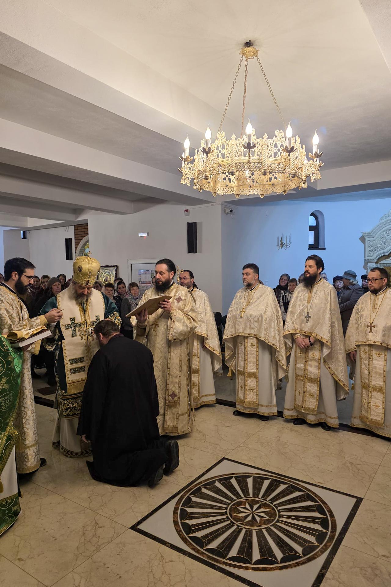 Liturghie arhierească la sărbătorirea celui de-al doilea hram închinat Sfinților Cleopa și Paisie, la Parohia „Învierea Domnului” din Dorohoi
